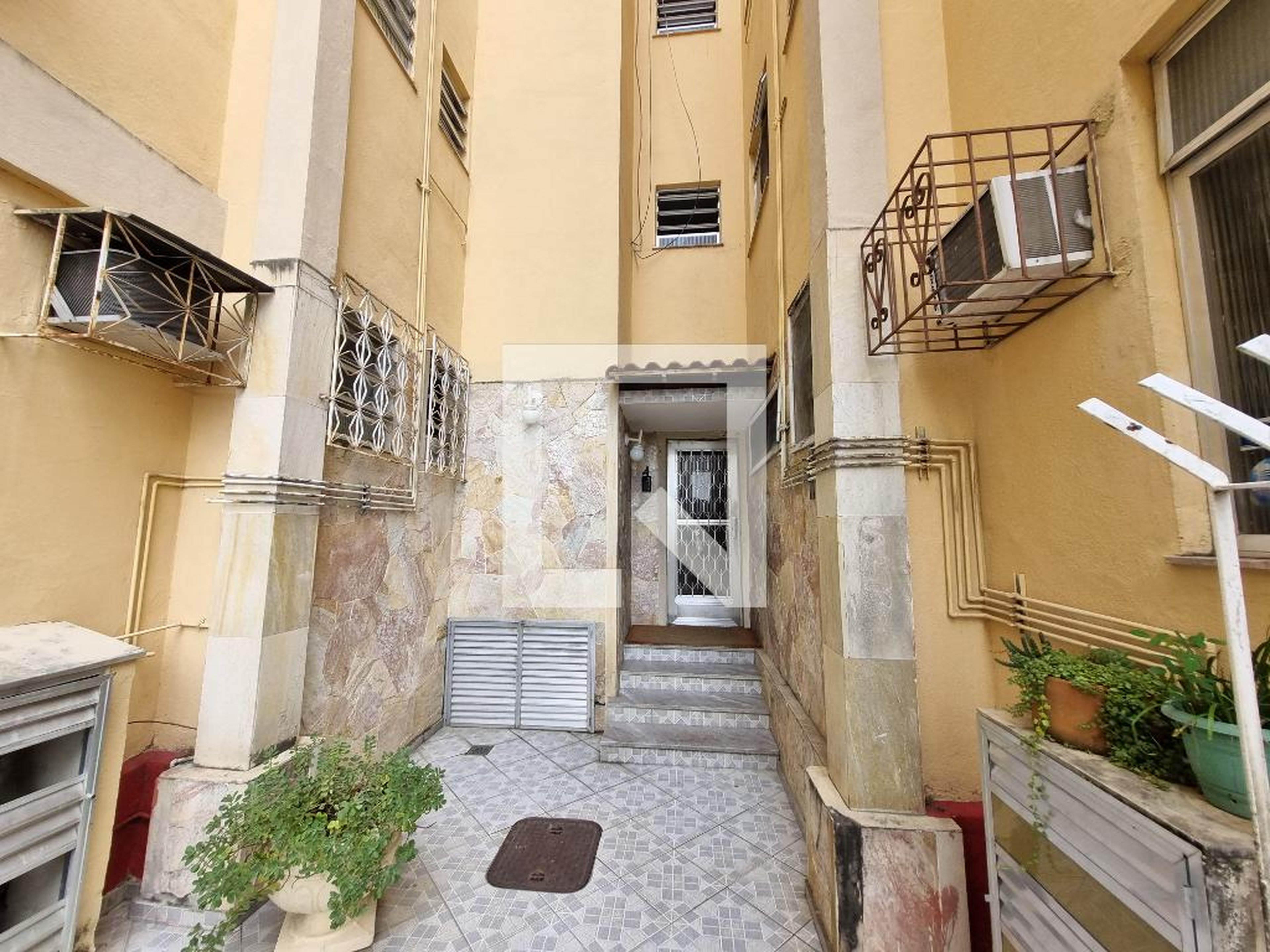 Entrada do prédio - Quatro de Dezembro