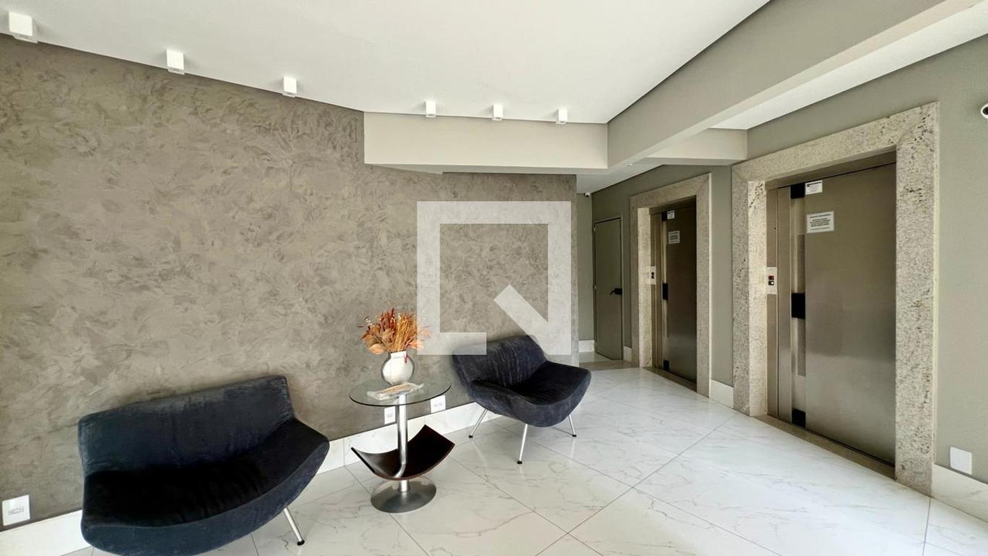 hall Condomínio em Rua Walter Guimarães Figueiredo, 370