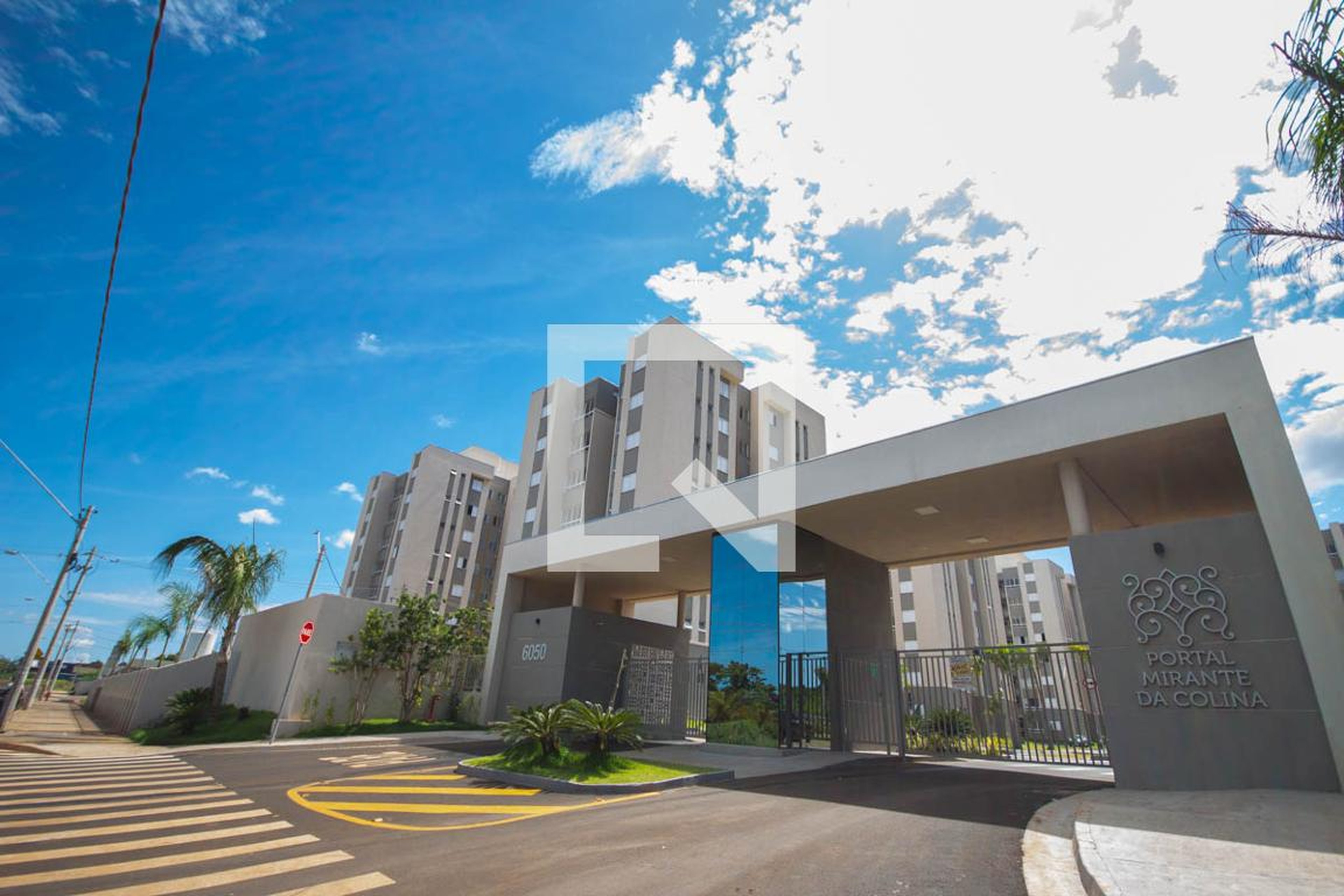 Fachada do condomínio Condomínio Portal Mirante da Colina