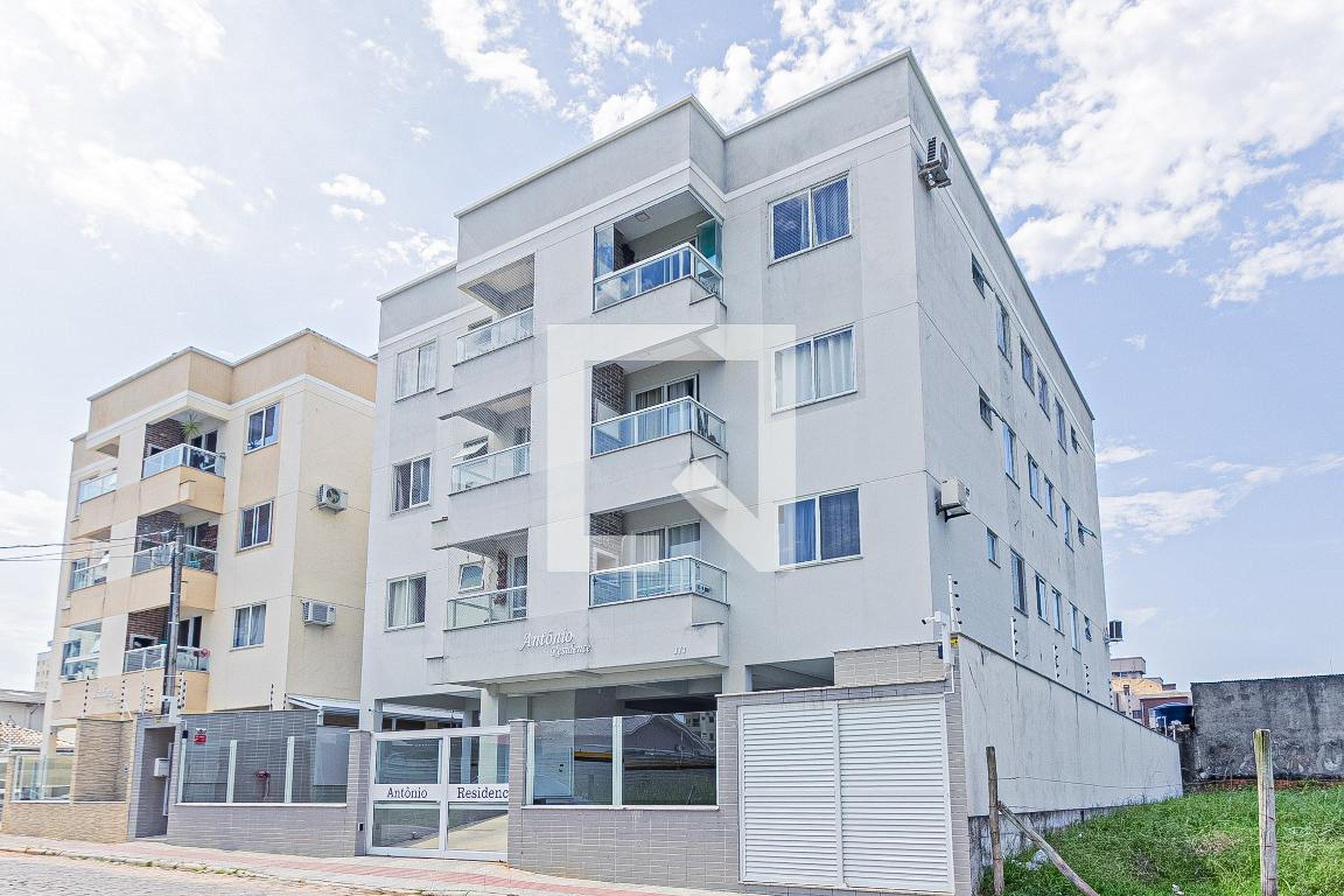 Fachada Condomínio em Rua José Rafael Freitas, 111