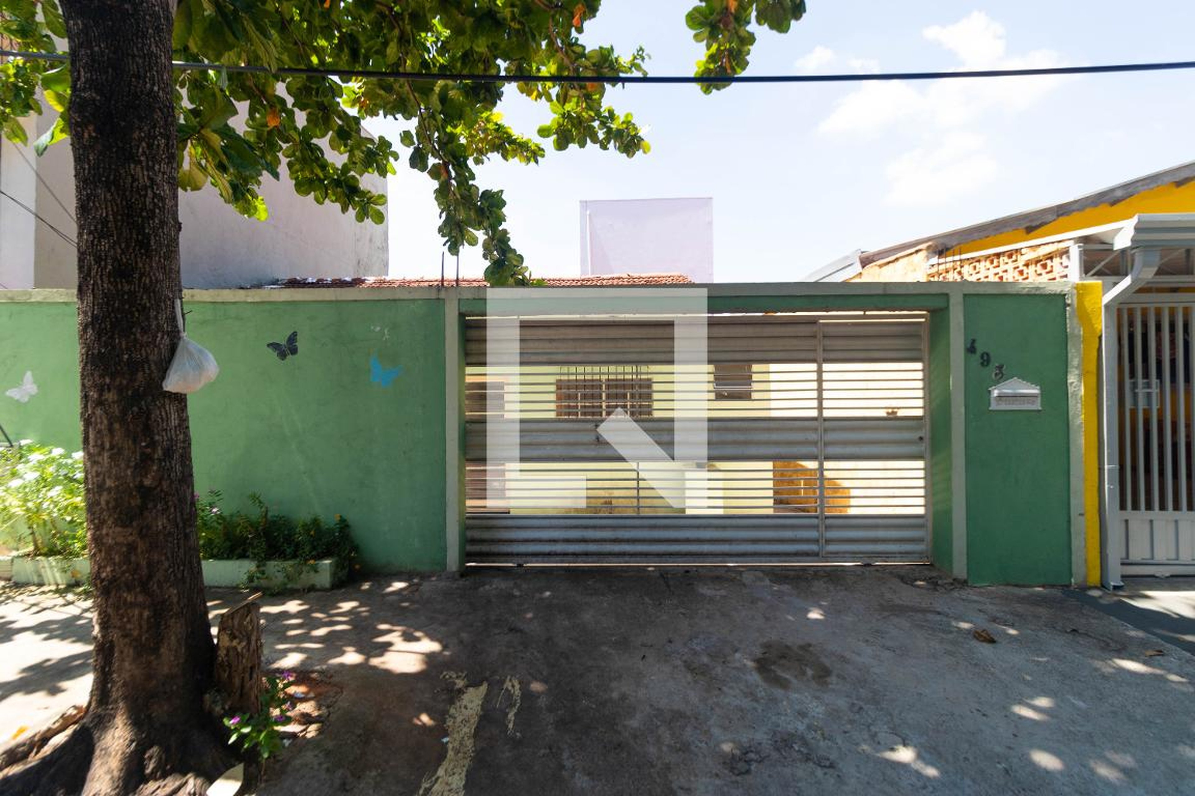 Fachada Condomínio em Rua Conselho das Sociedades de Bairro, 493