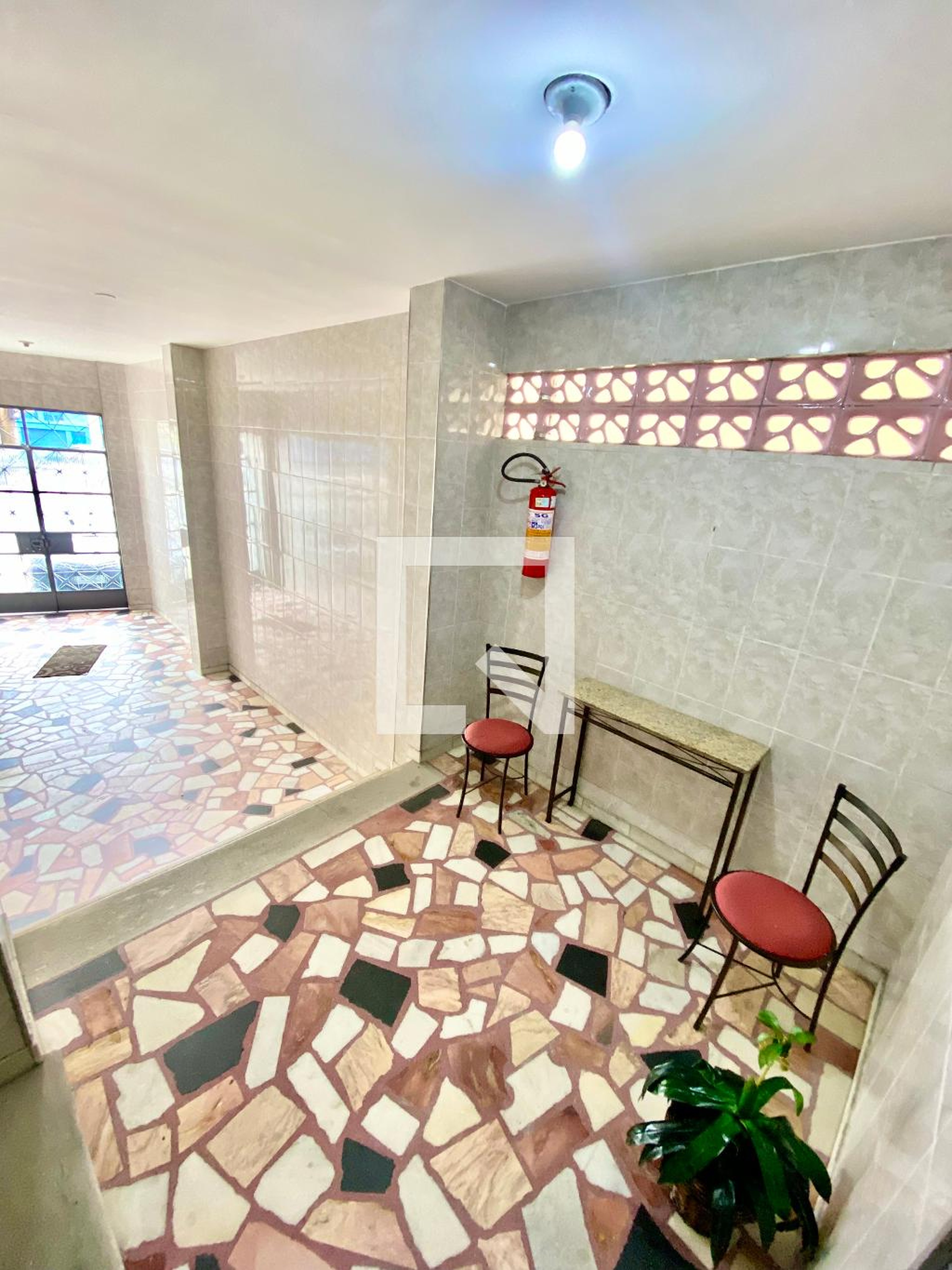 Hall de entrada Condomínio em Avenida Dom Hélder Câmara, 3127