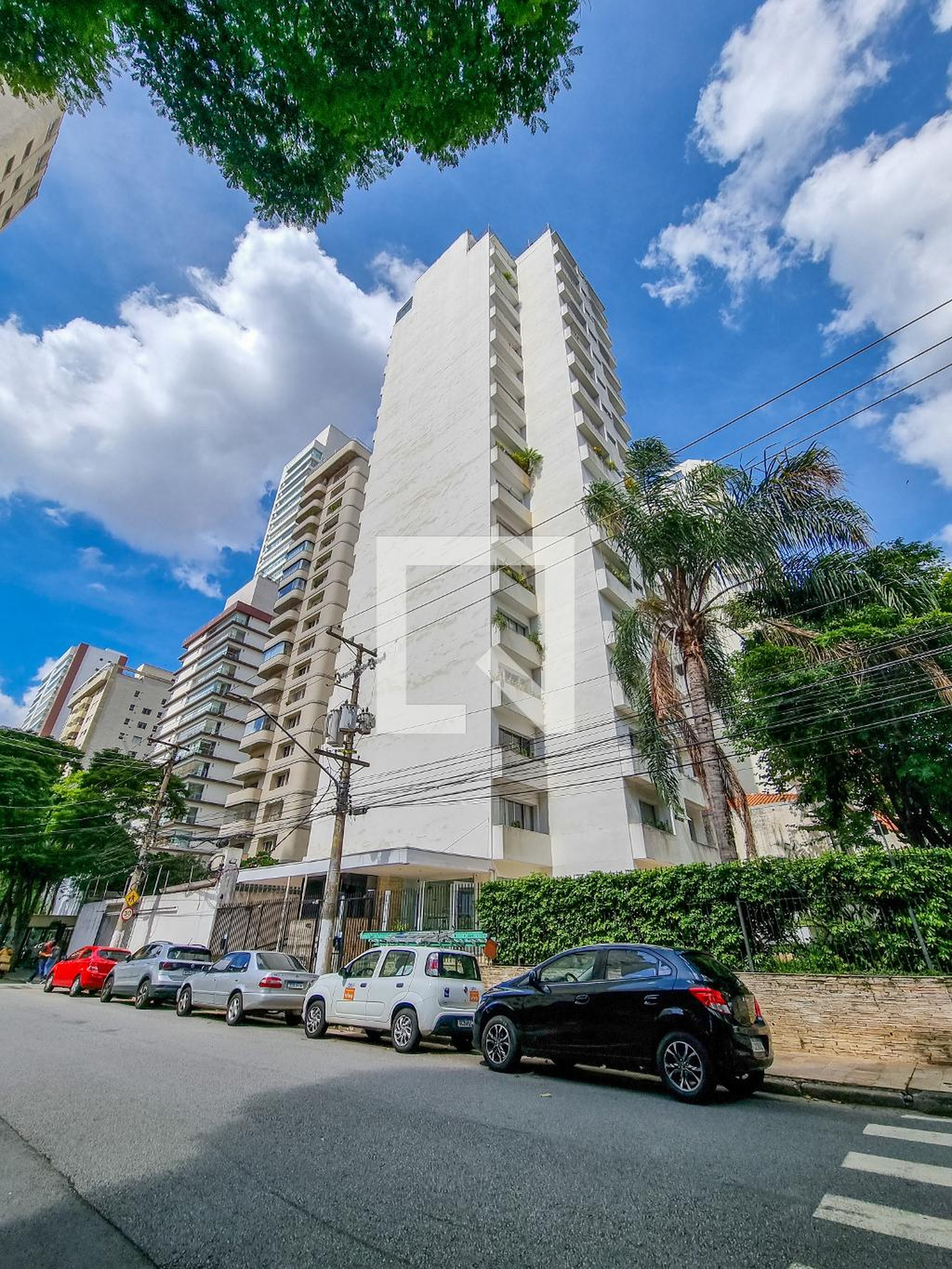 Fachada Condomínio em Rua Indiana, 714