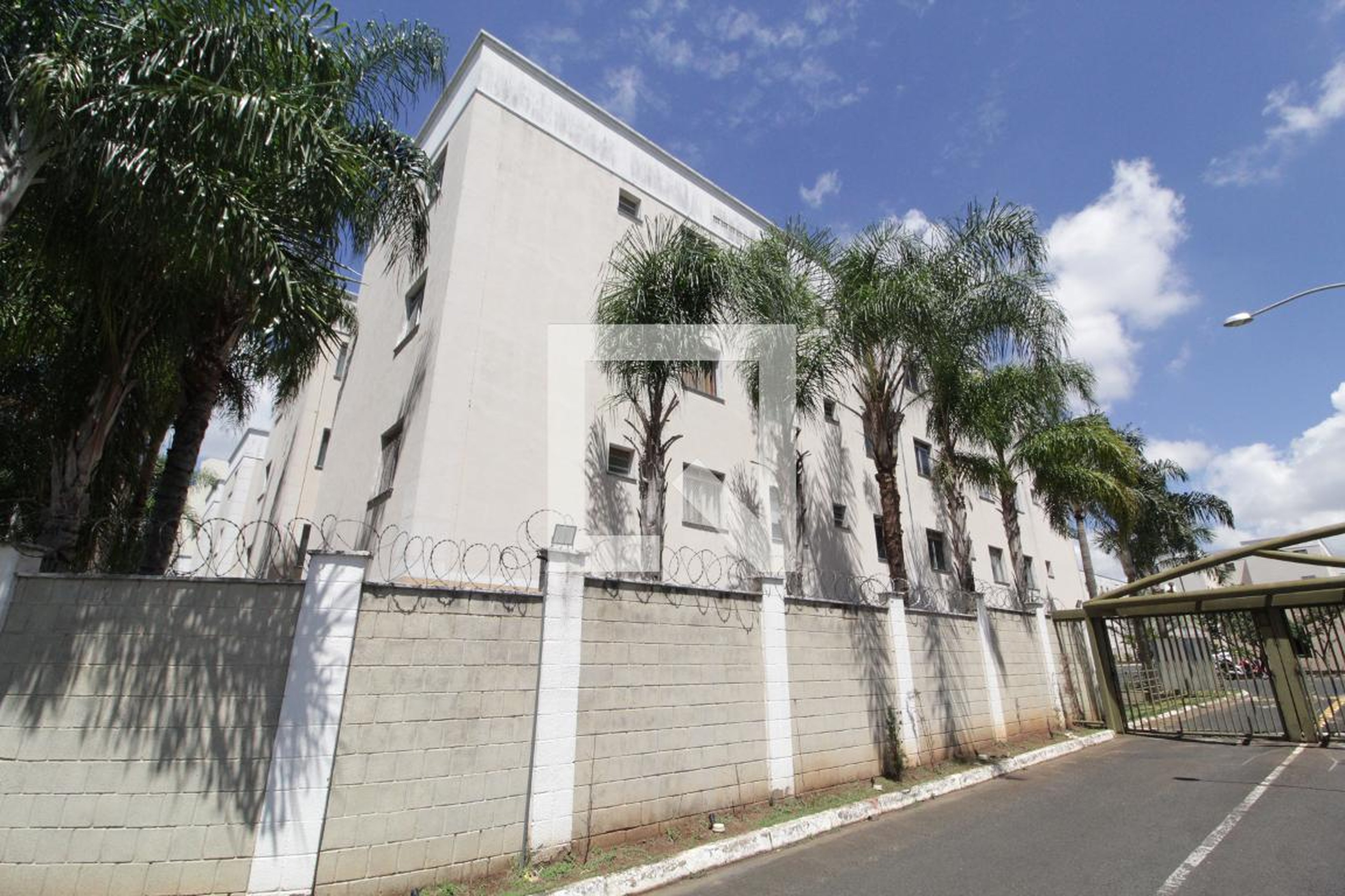 Fachada do Prédio Condomínio em Rua Mário Jacob Yunes, 107