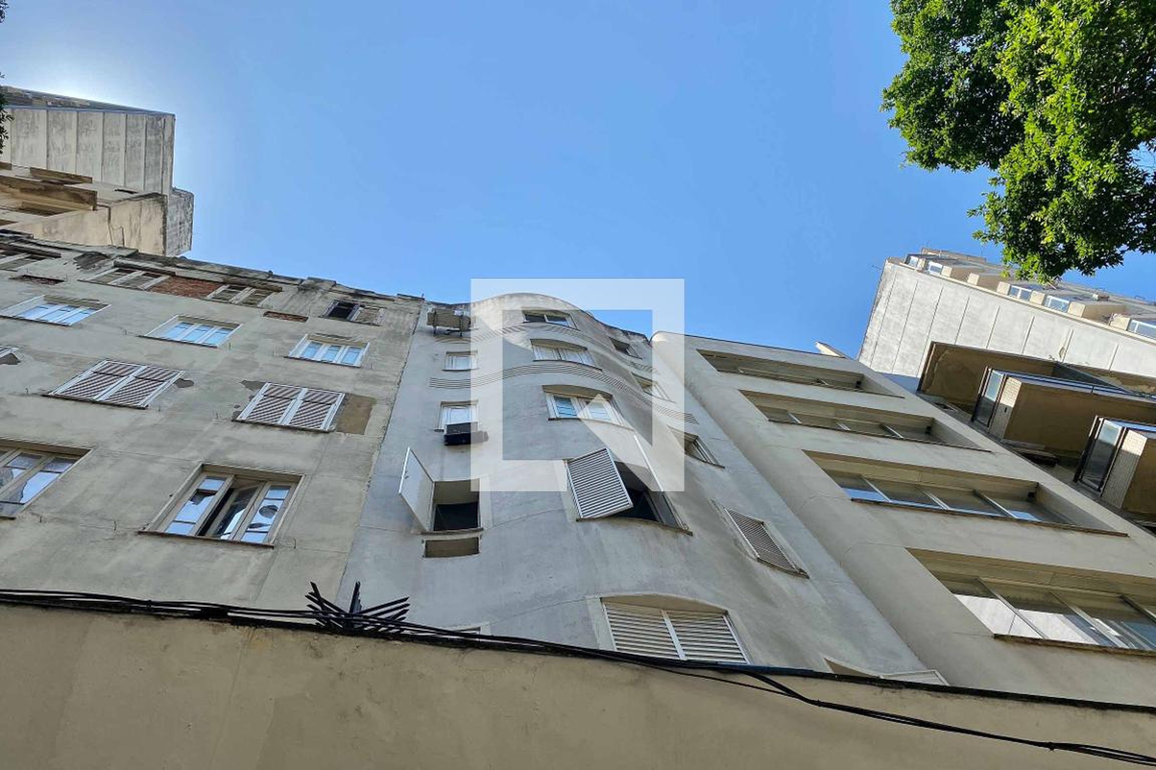 Fachada Condomínio em Rua Senador Dantas, 42