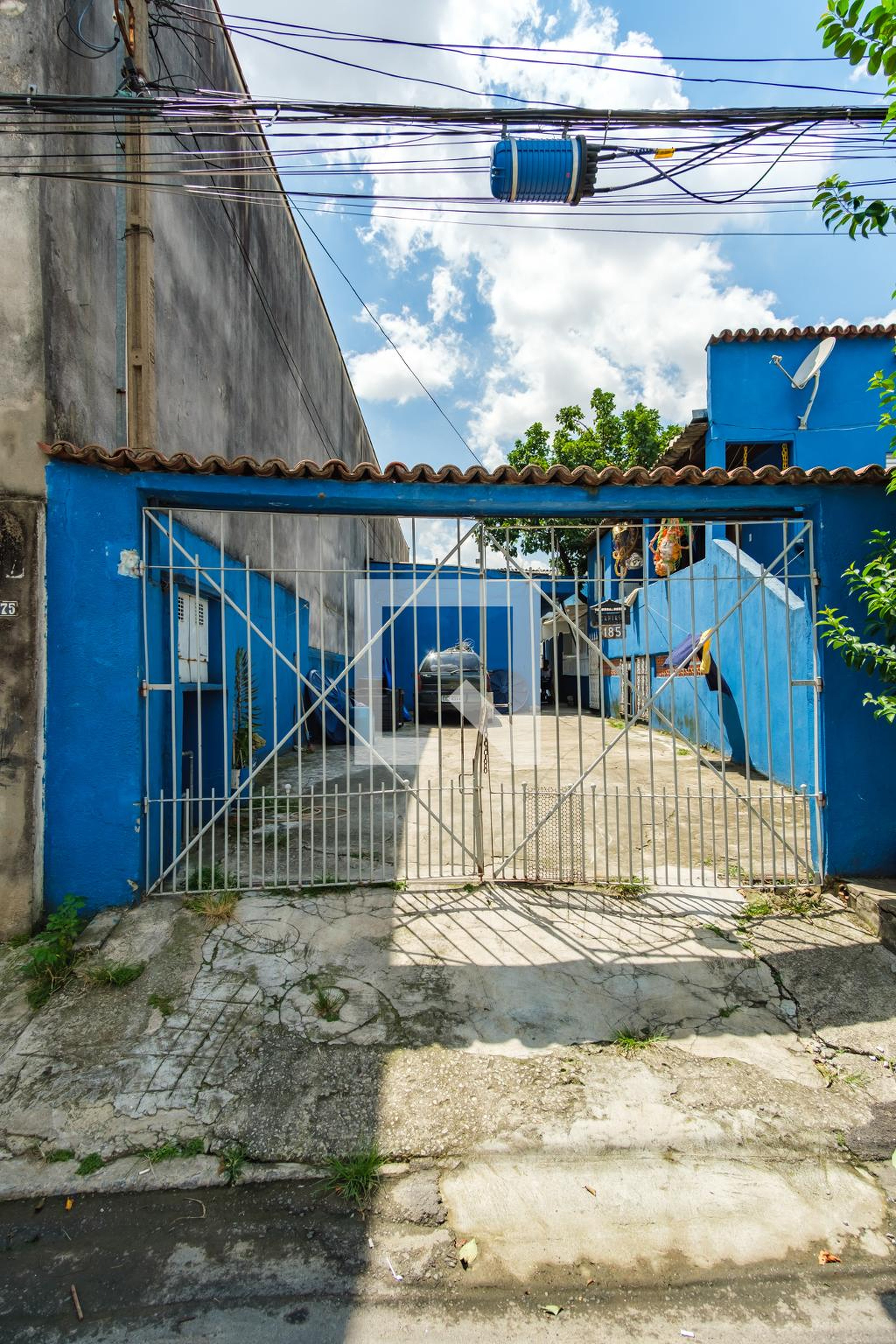 Fachada Condomínio em Rua Pinhalzinho, 185