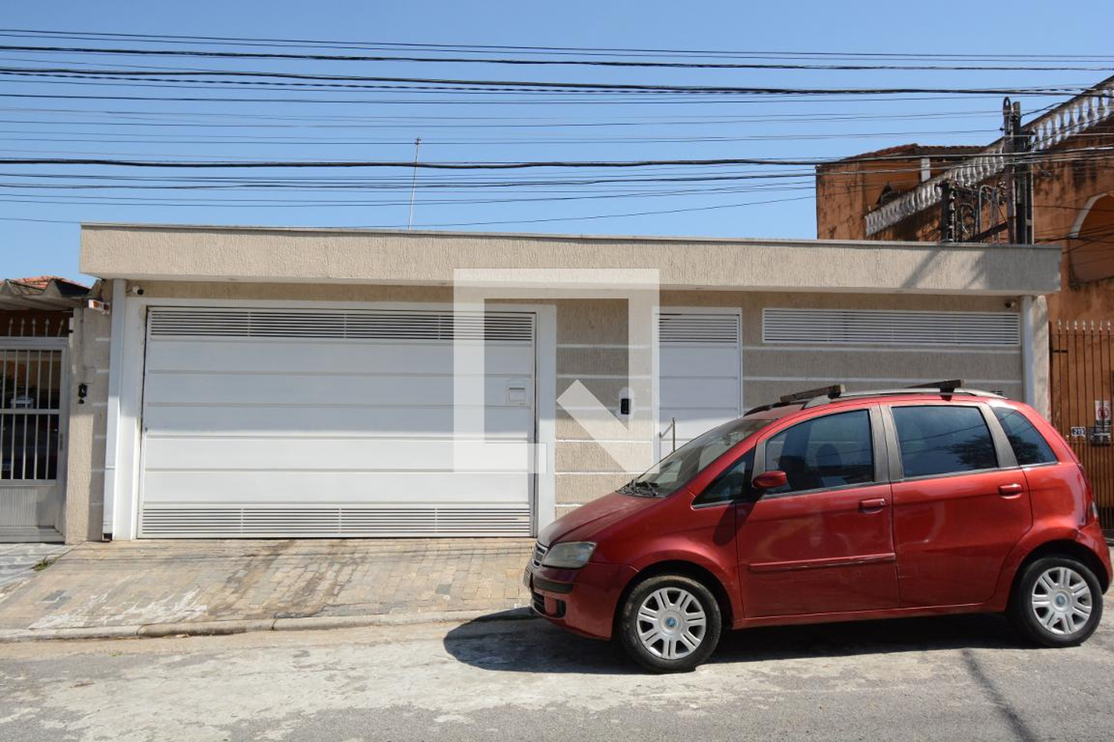 Fachada Condomínio em Rua Gregório Ferreira, 211