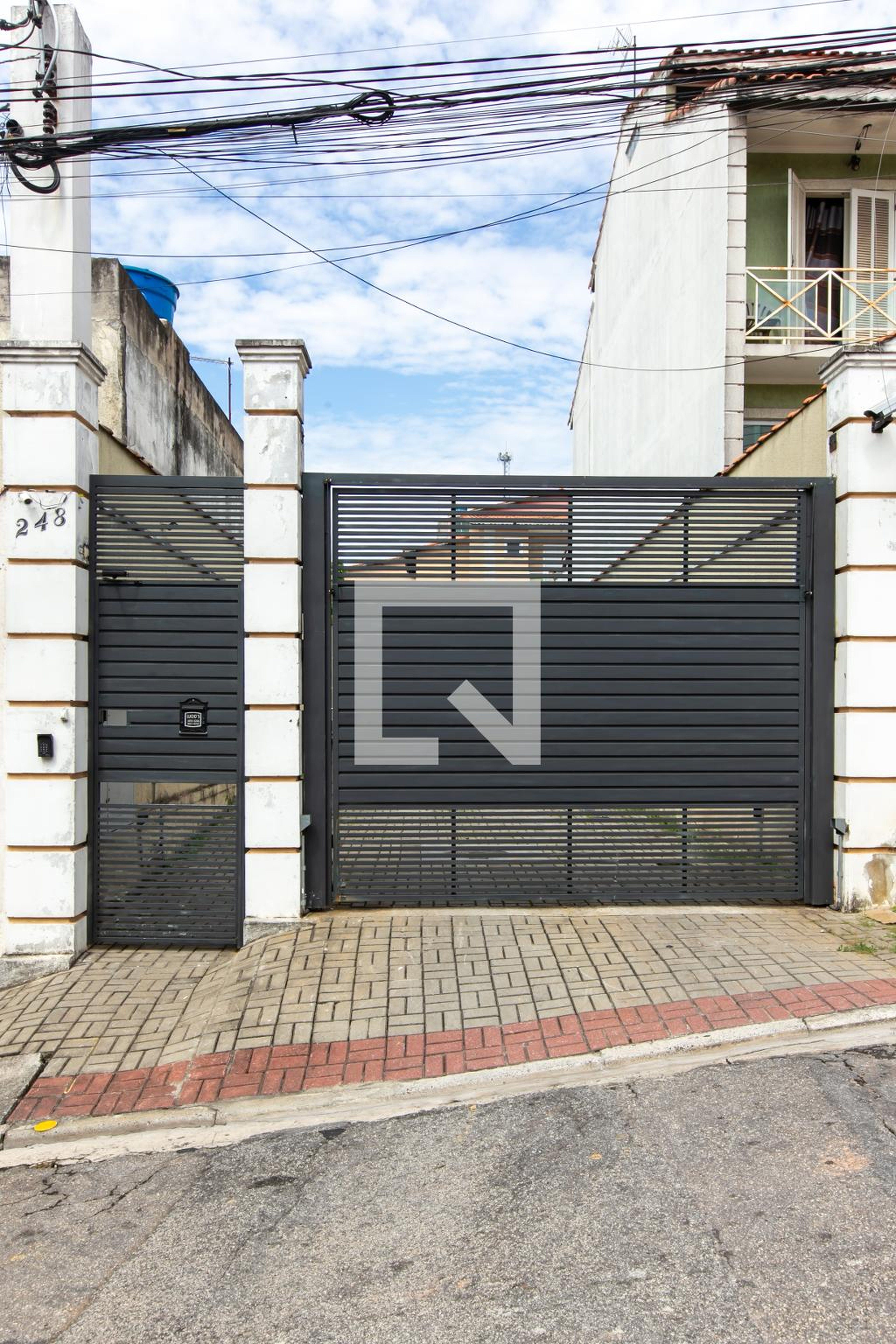 Fachada do Condomínio Condomínio em Rua Morro do Clemente, 248