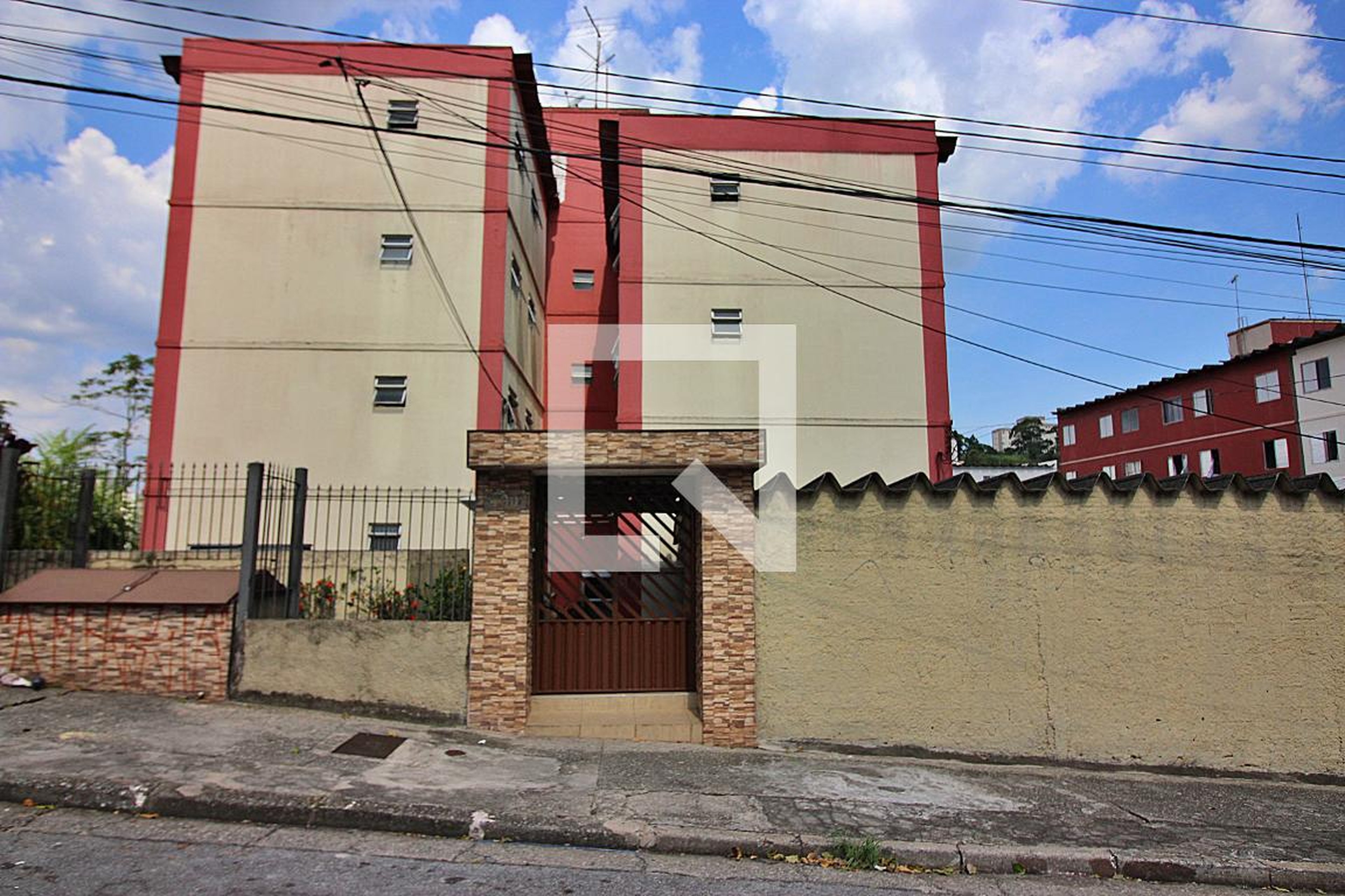 Fachada Condomínio em Rua Filomena Cassilhas, 190