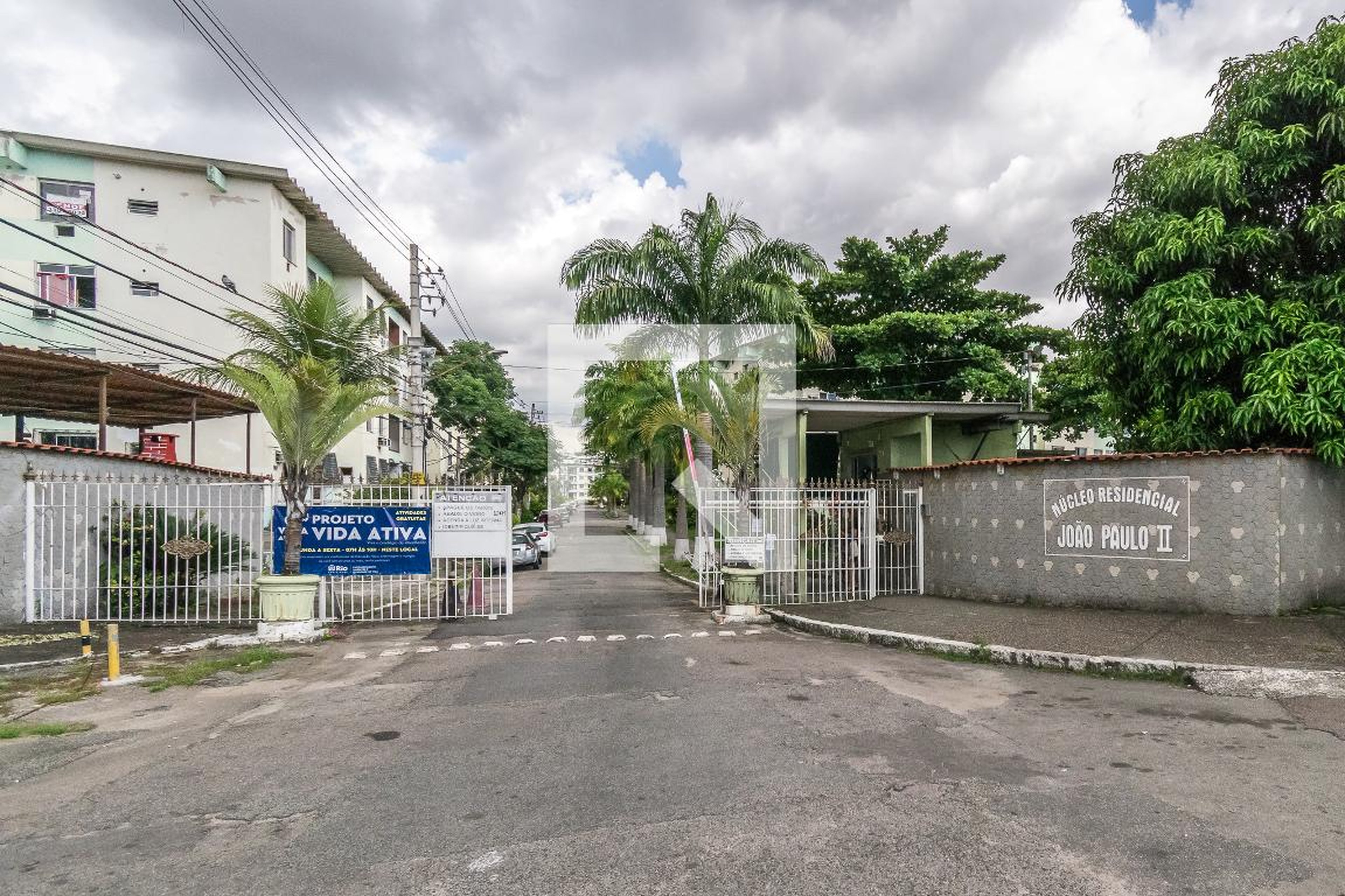 Fachada do Condomínio Condomínio em Rua Abadie Faria Rosa, 114