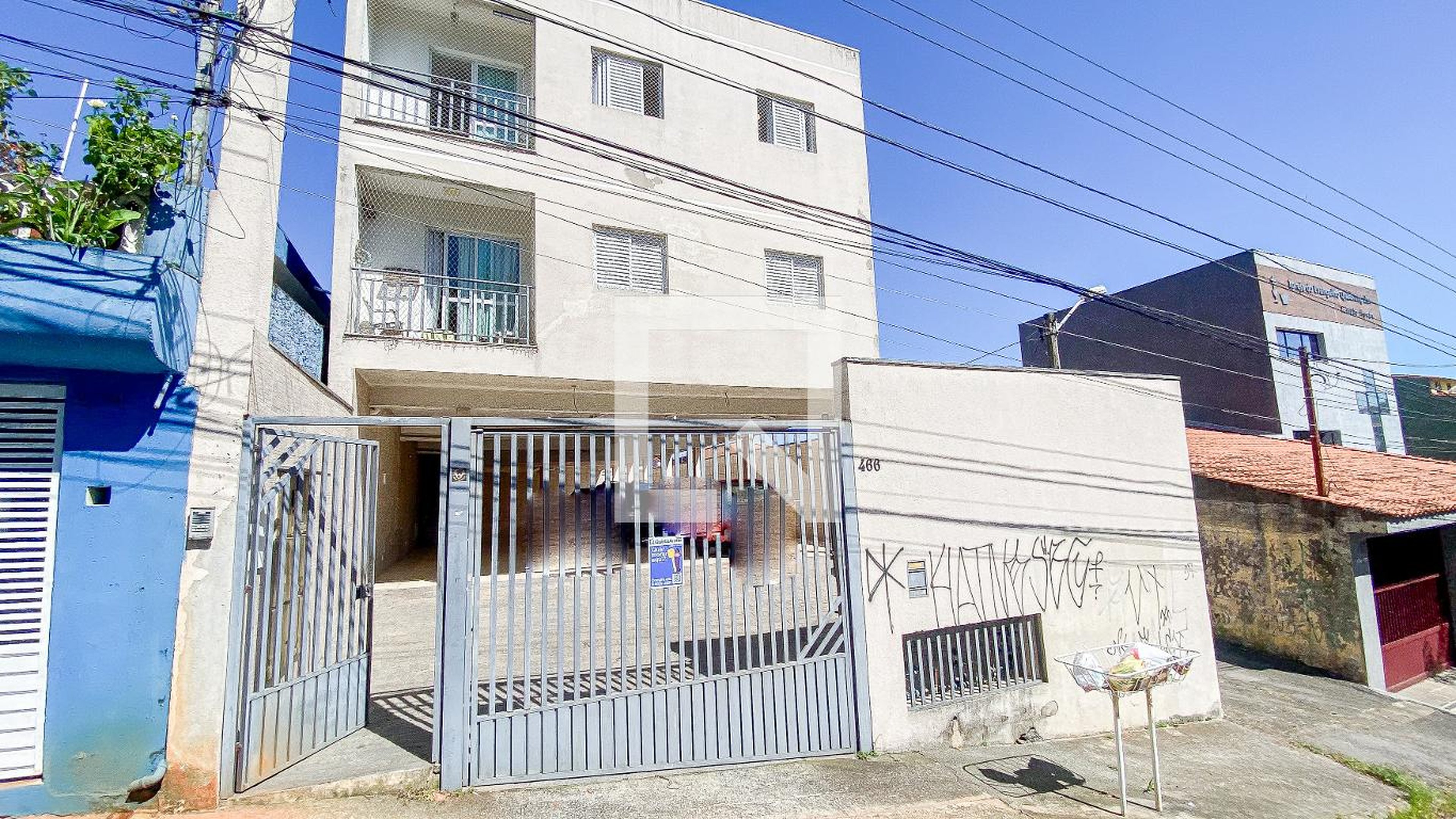 Fachada Condomínio em Rua Petrogrado, 466