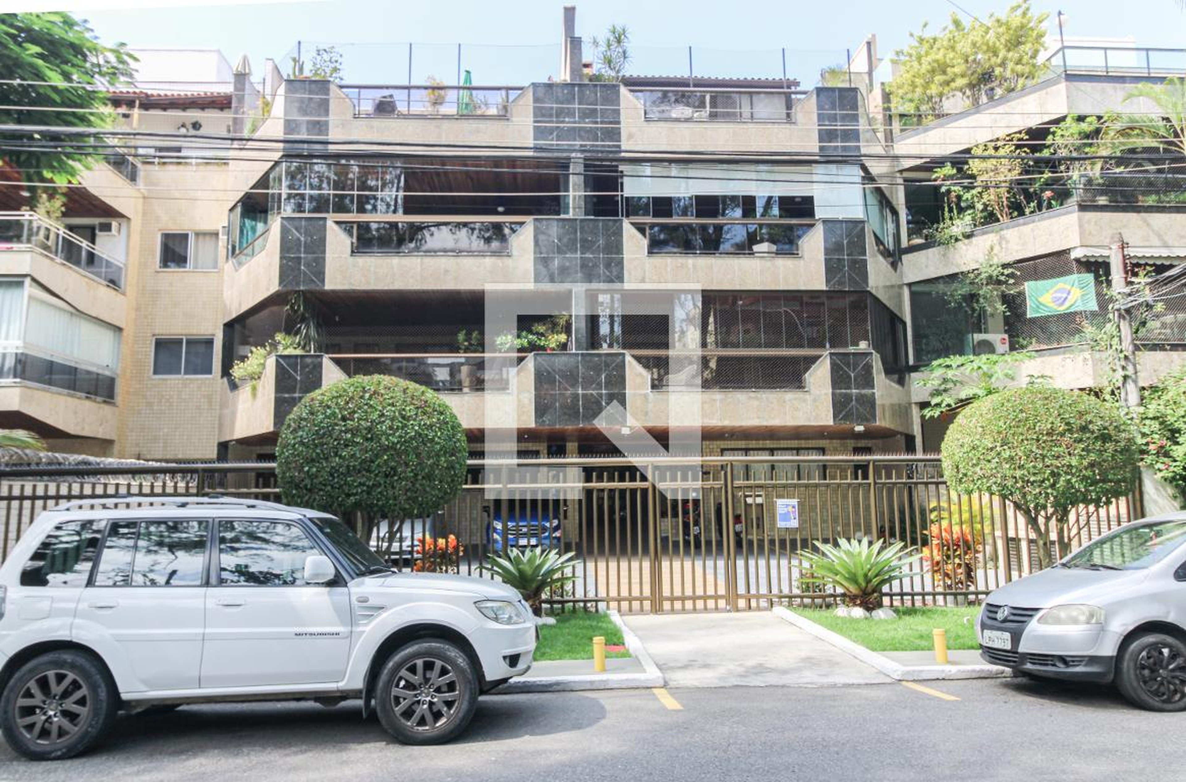 Fachada Condomínio em Rua Albano de Carvalho, 420