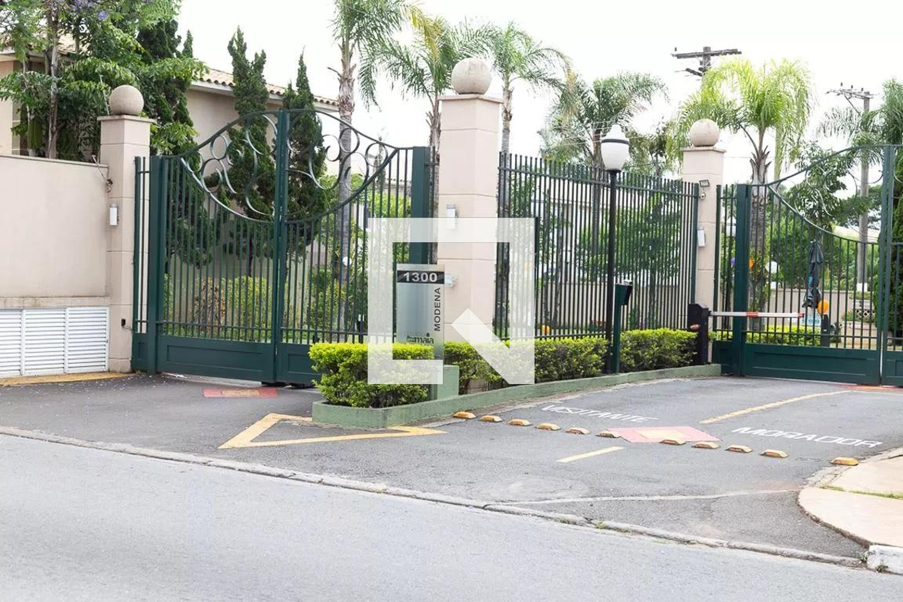 Fachada do Condomínio Condomínio Villaggio Modena