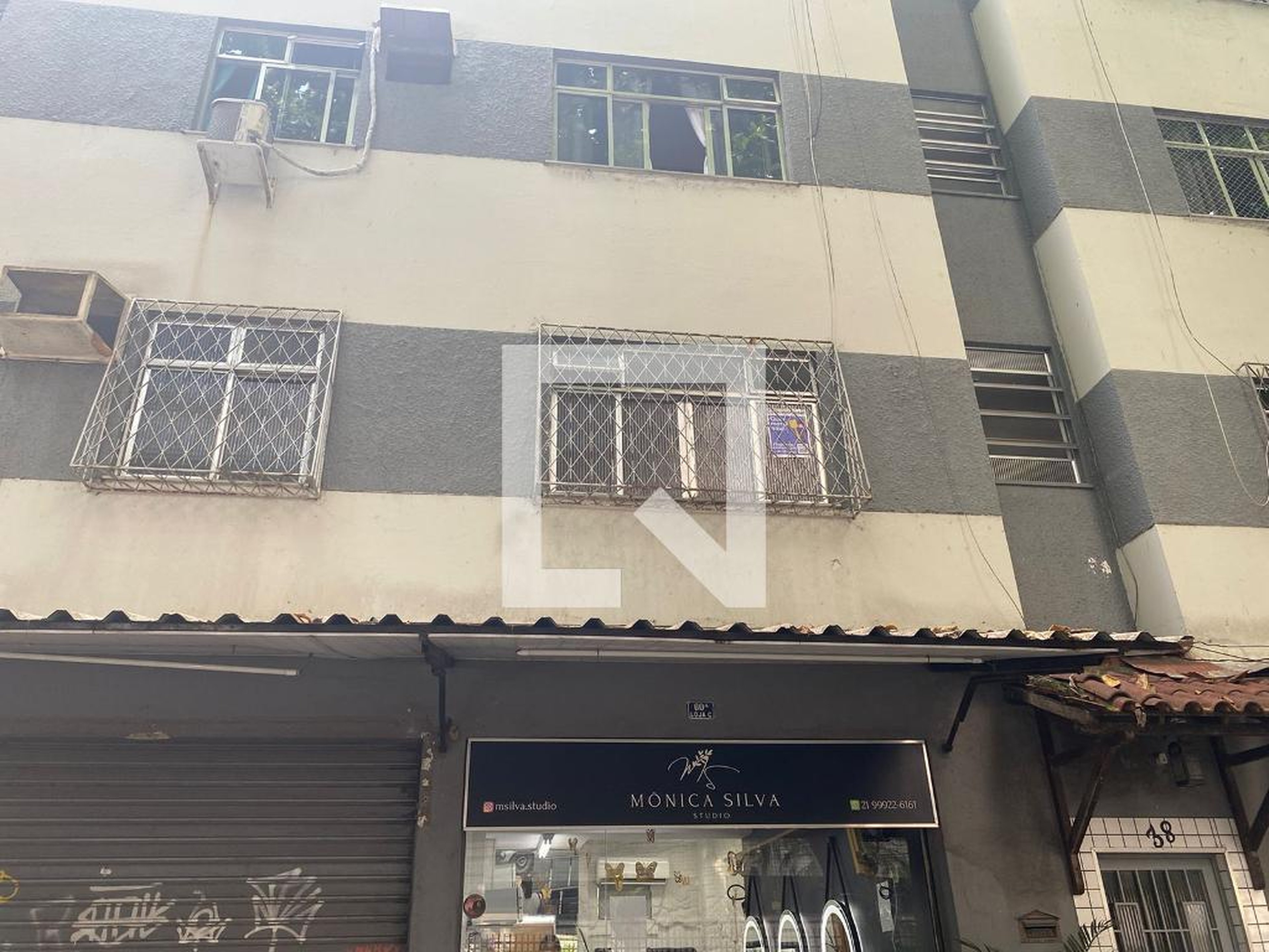 Fachada Condomínio em Rua Geminiano Góis, 38