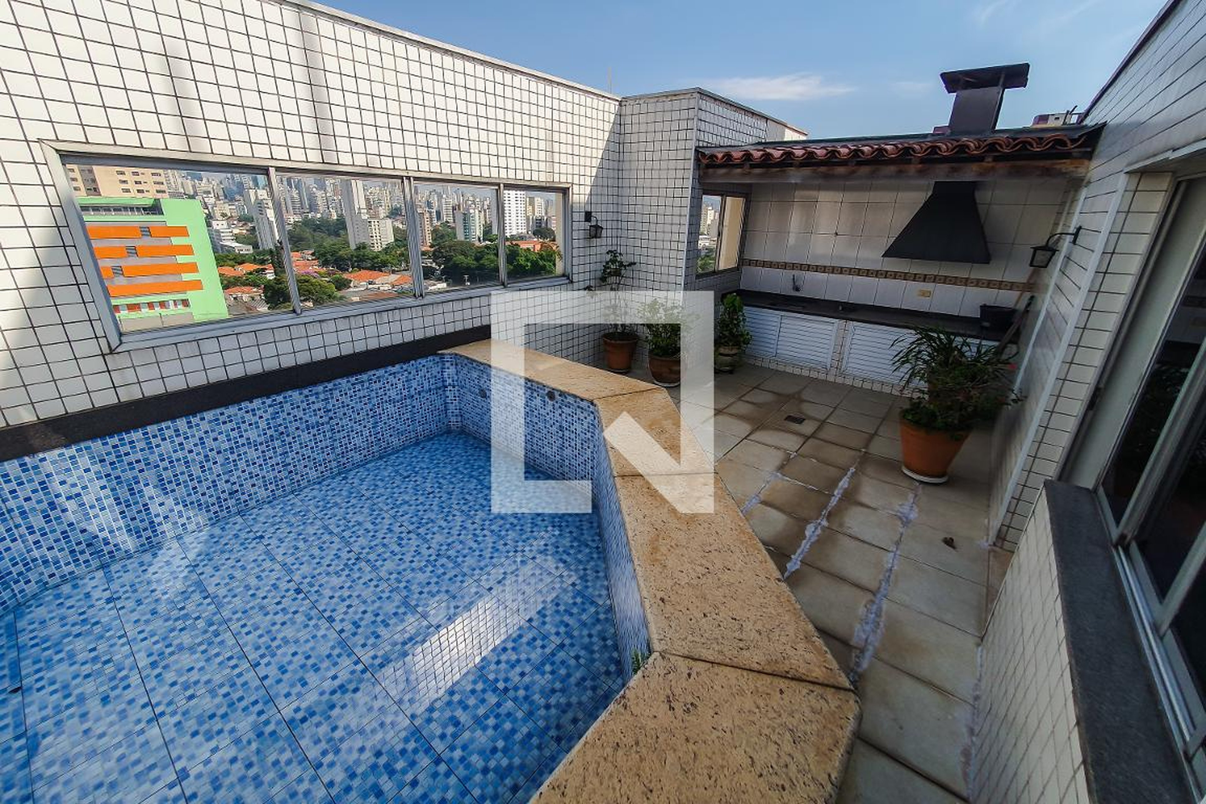 Piscina - Edifício Dhelos