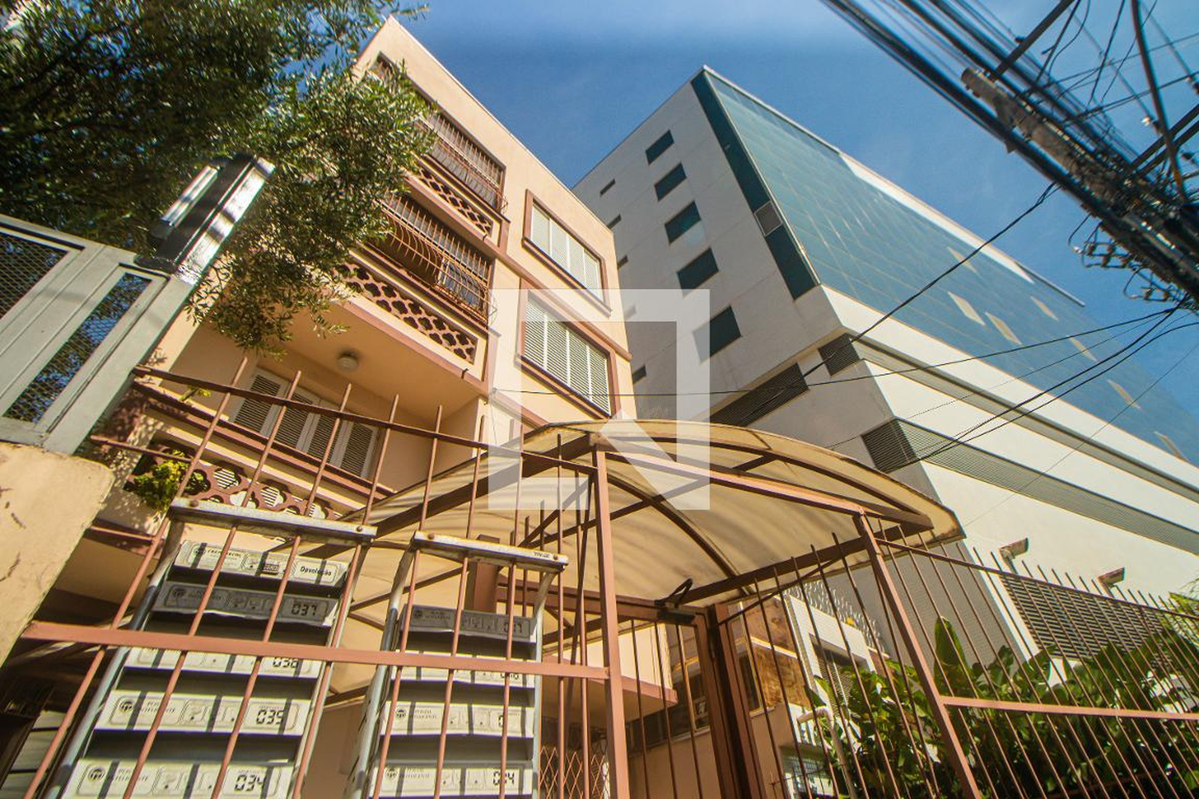 Fachada Condomínio em Rua Ramiro Barcelos, 671