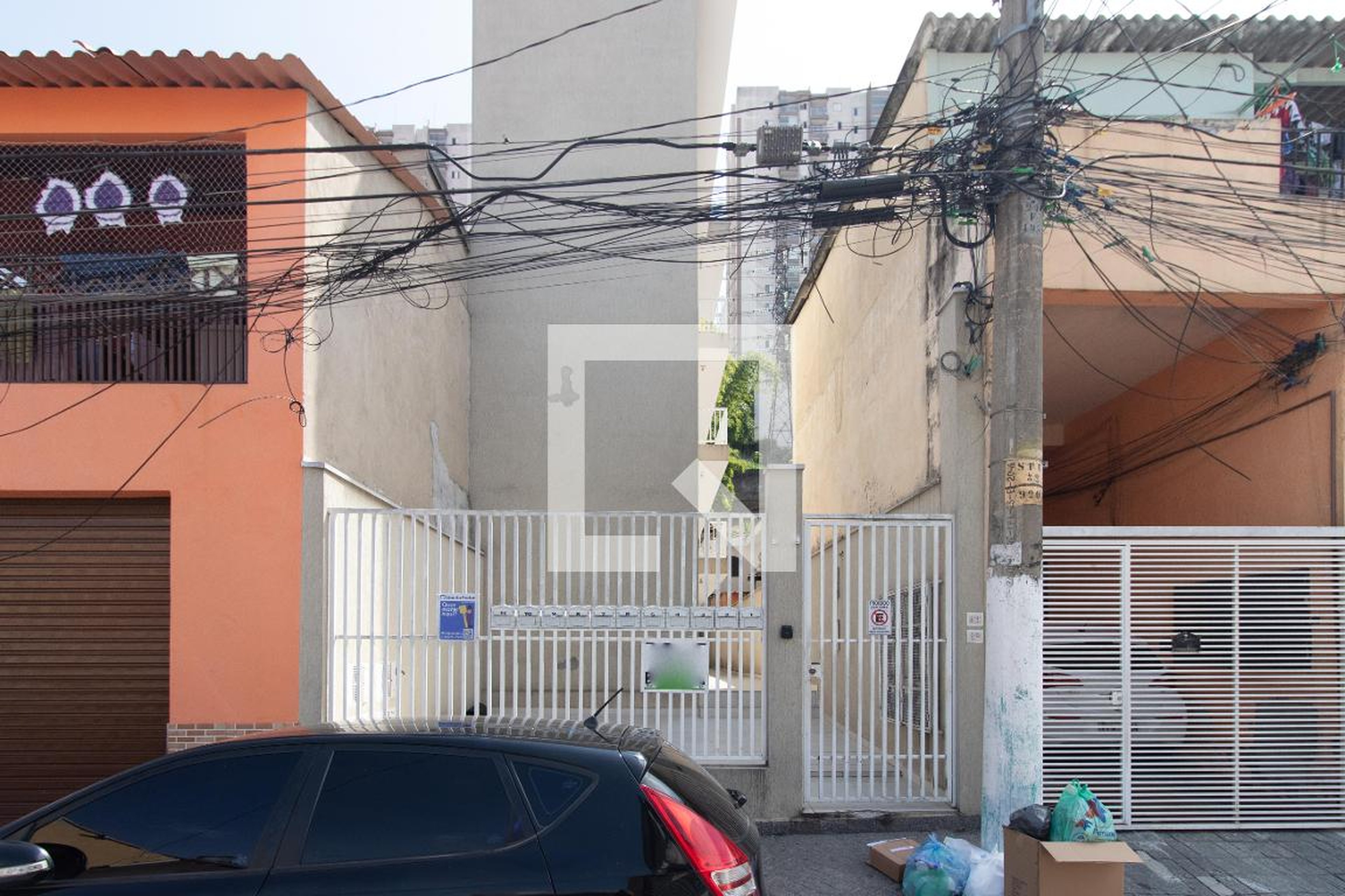 Fachada Condomínio em Rua Paranhos Pederneiras, 420