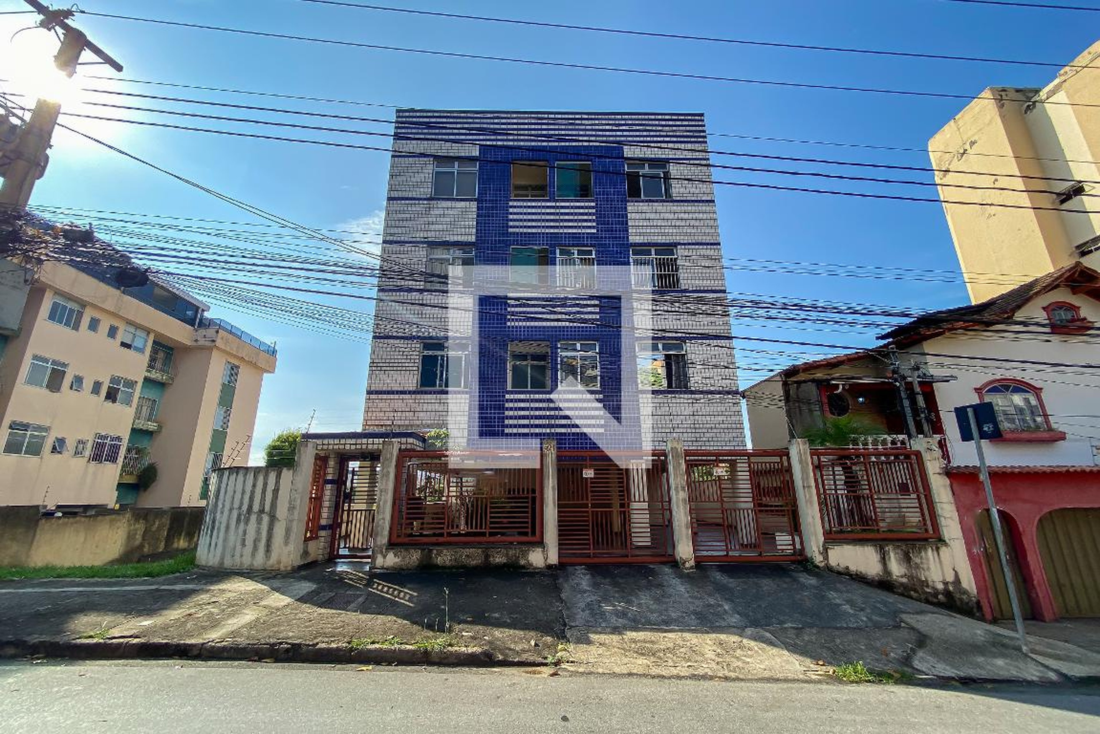 Fachada Condomínio em Rua Dom Joaquim Silvério, 921