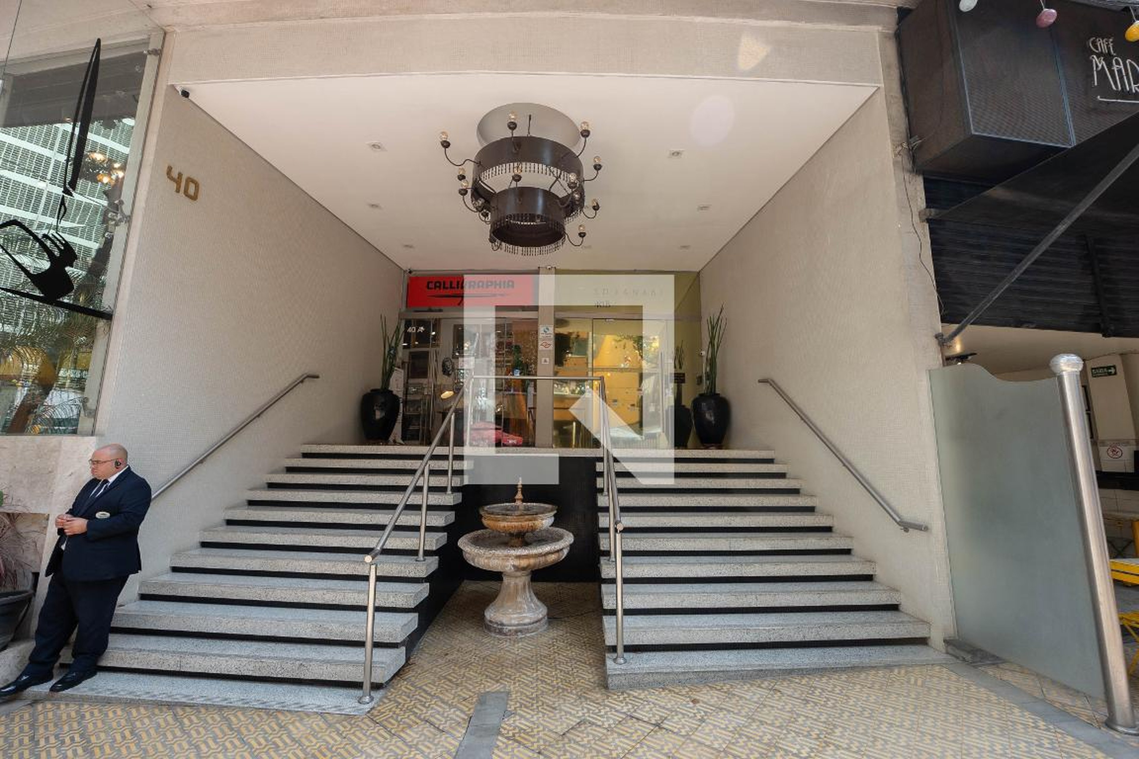 Fachada Condomínio em Rua Avanhandava, 140