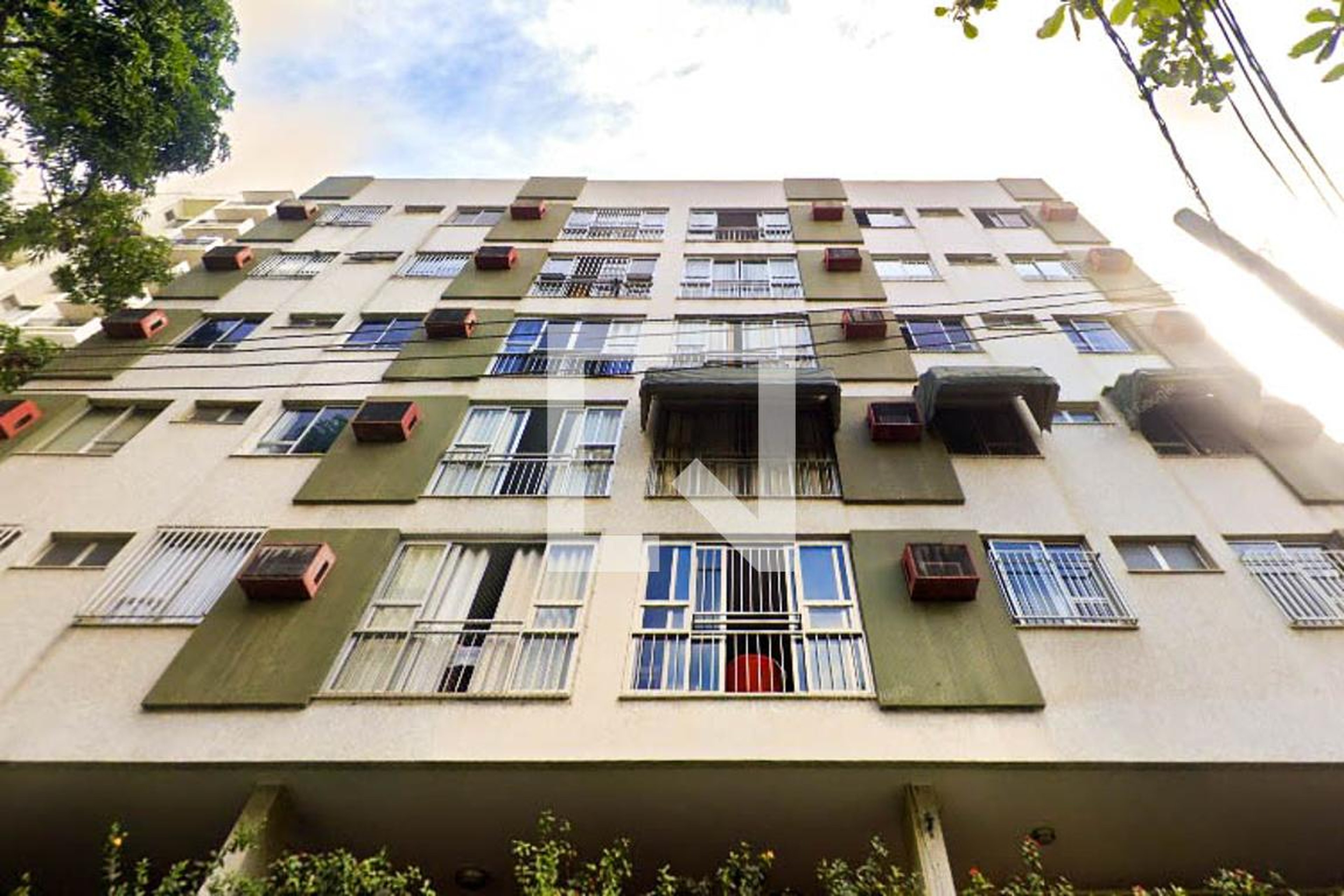 Fachada Condomínio em Rua Ferreira Pontes, 264