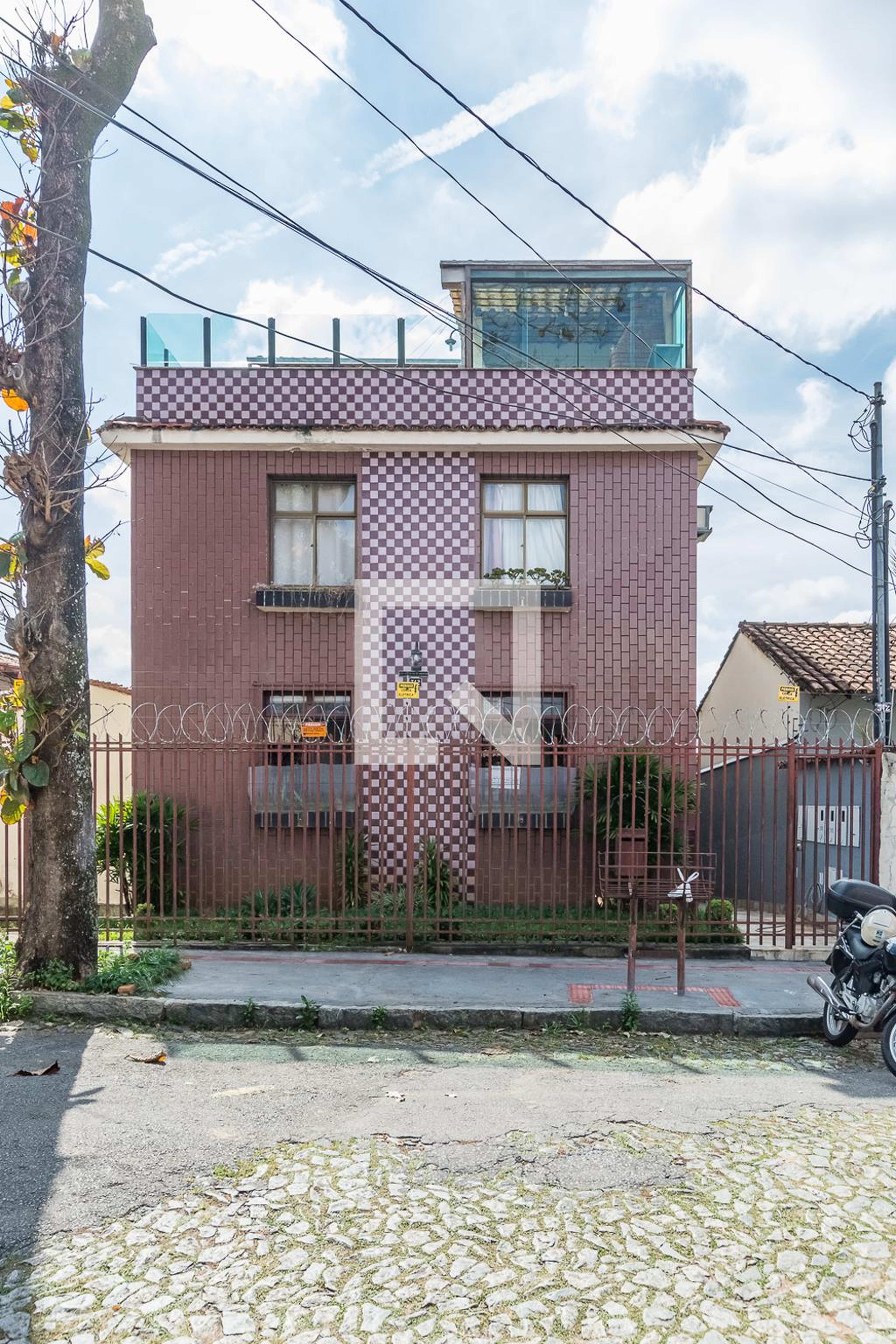 Fachada Condomínio em Rua Mansueto Filizzola, 312