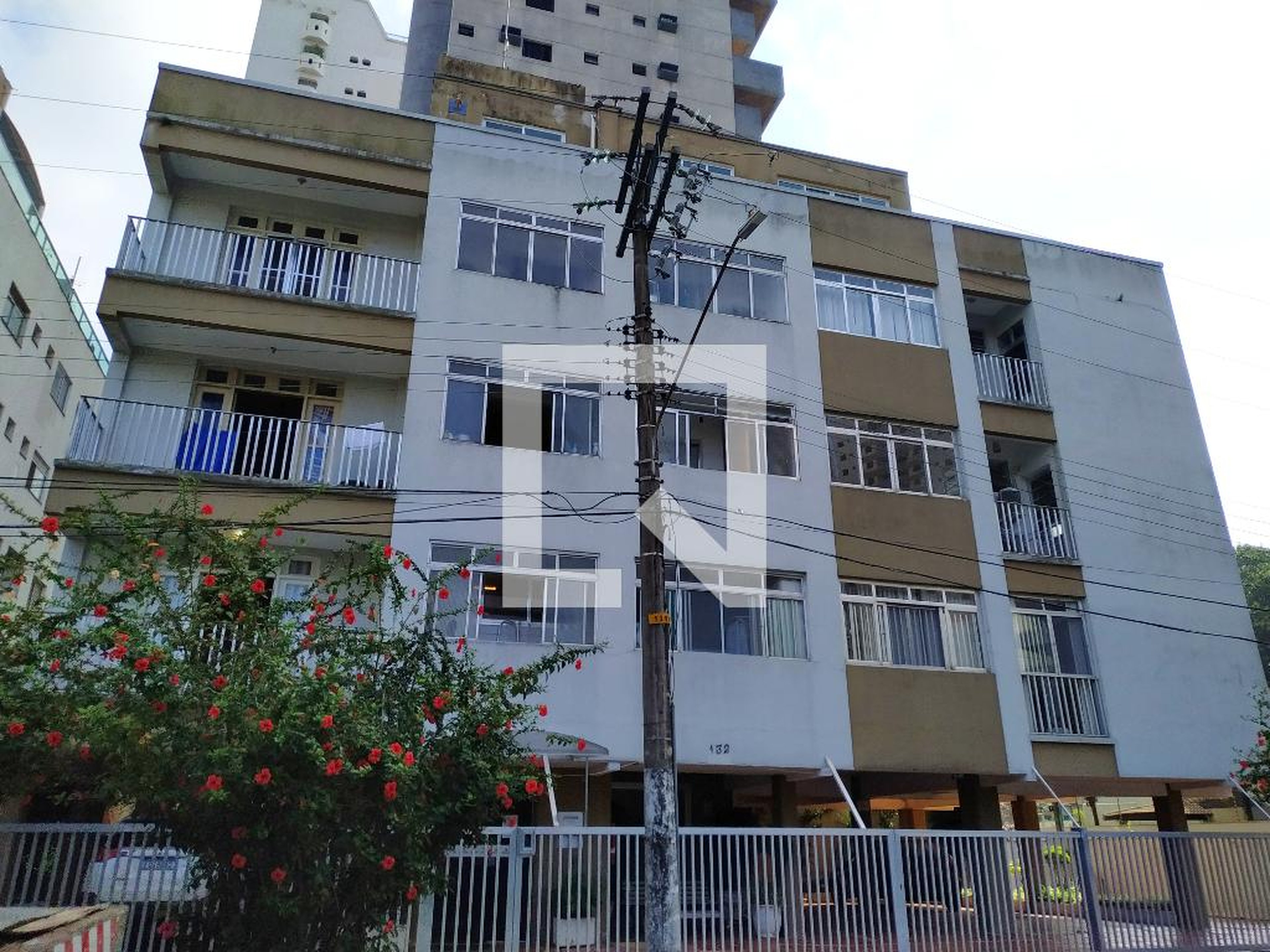 Fachada Condomínio em Rua Doutor Gervásio Bonavides, 132