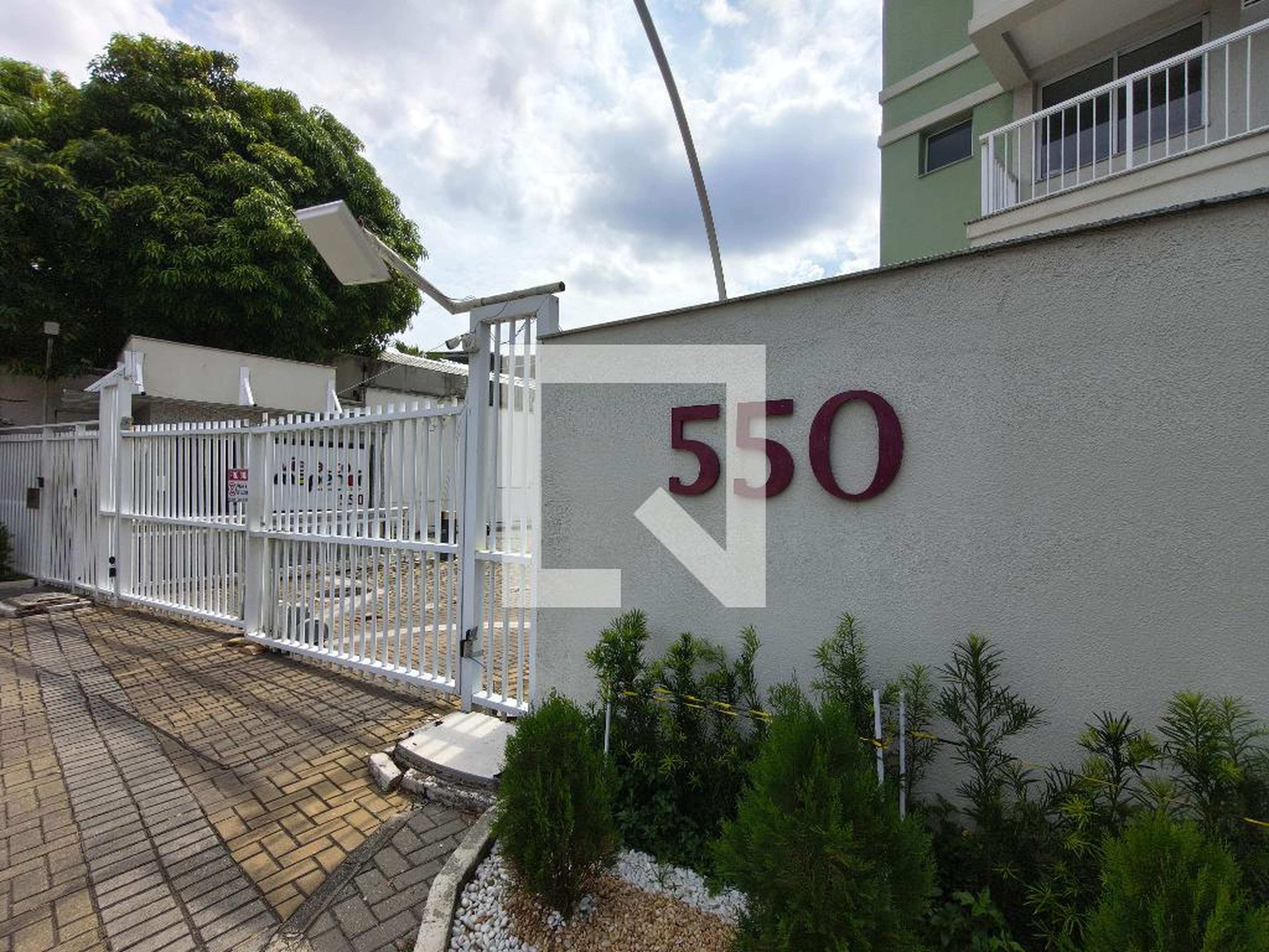 Fachada Condomínio Via Alto Mapendi