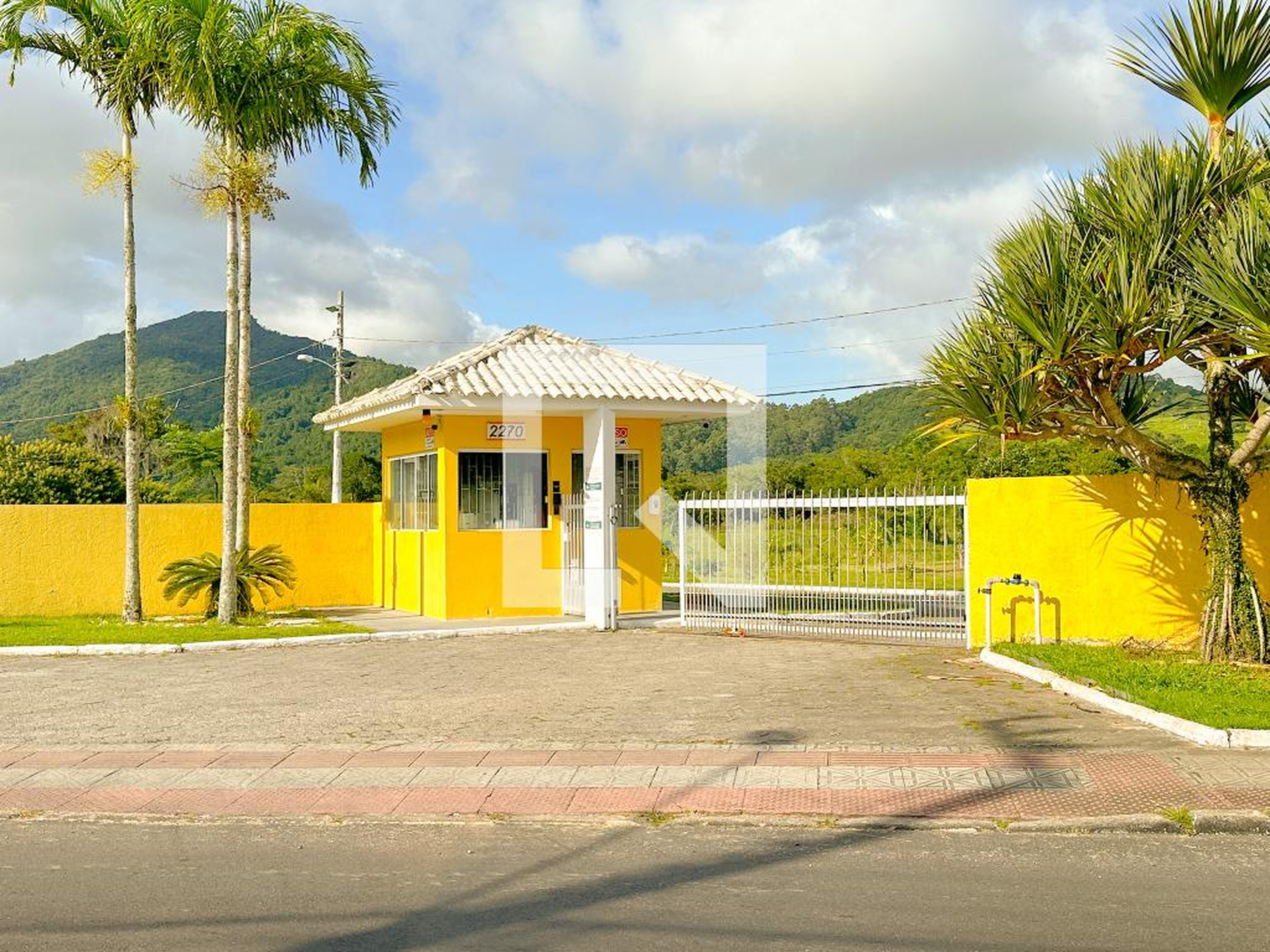 Fachada do Condomínio Condomínio em Estrada Cristóvão Machado de Campos, 2270