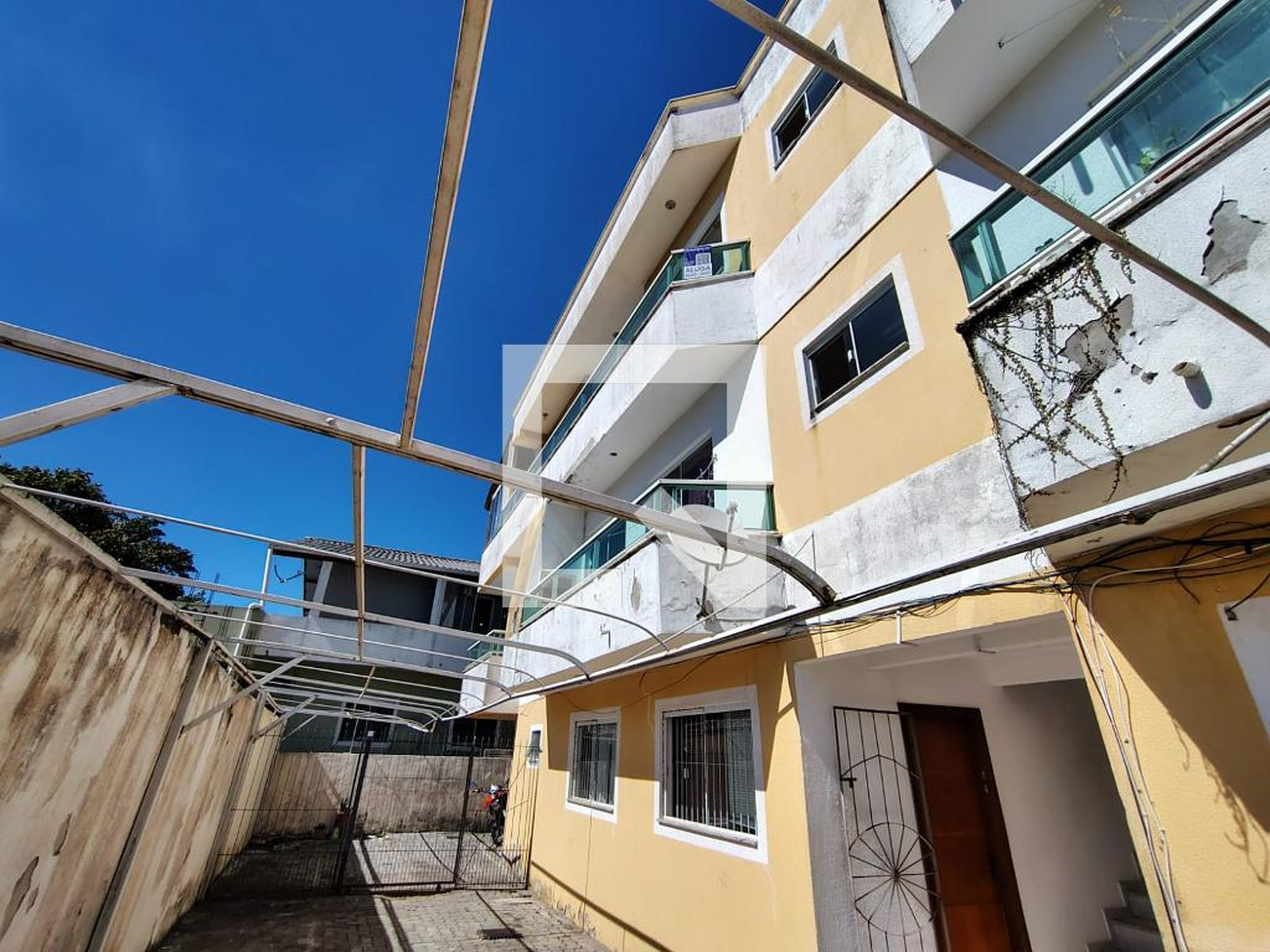 Fachada Condomínio em Servidão dos Lírios, 204