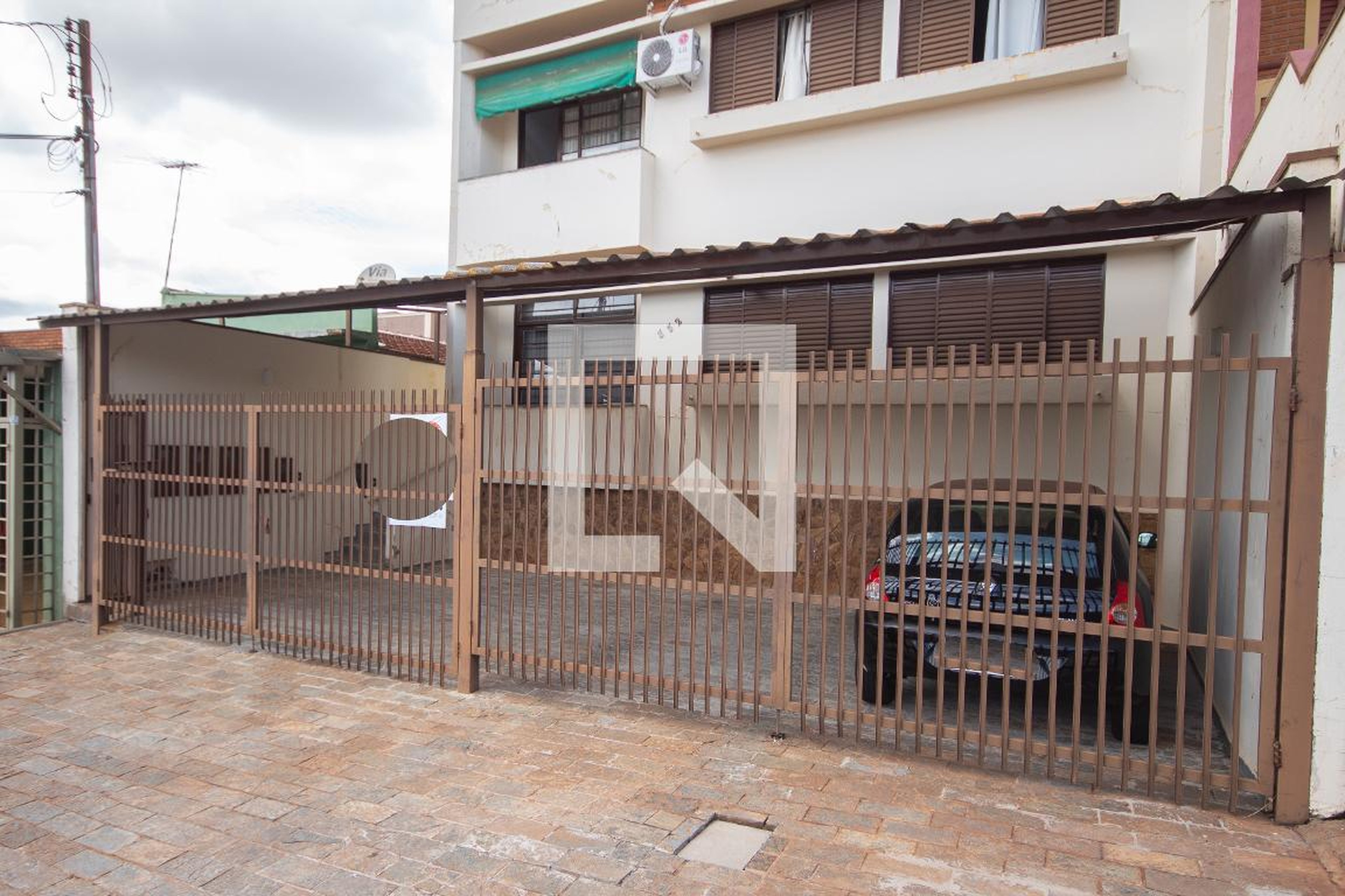 Fachada Condomínio em Rua César Brigato, 352