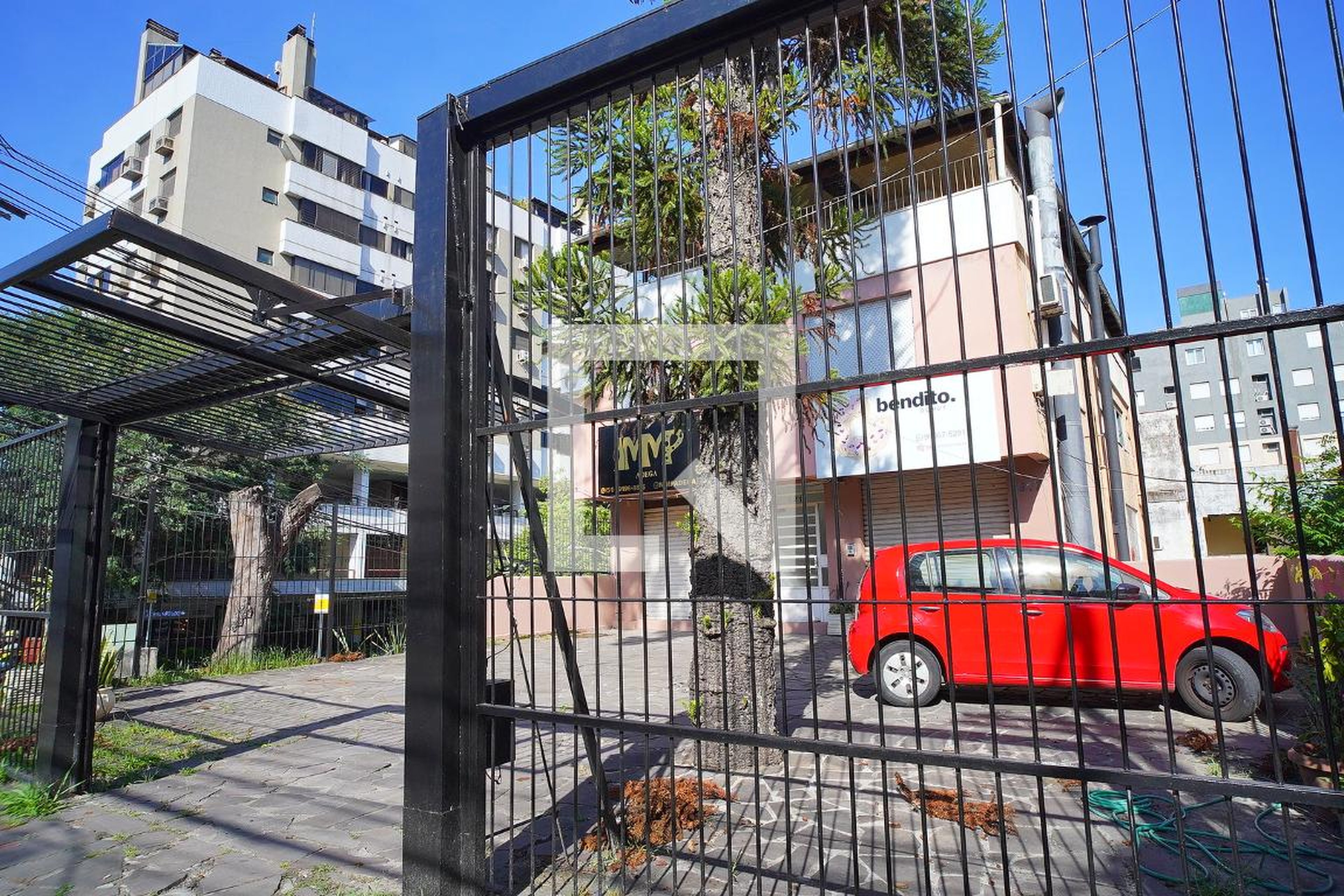 Fachada do Prédio Condomínio em Avenida João Wallig, 821