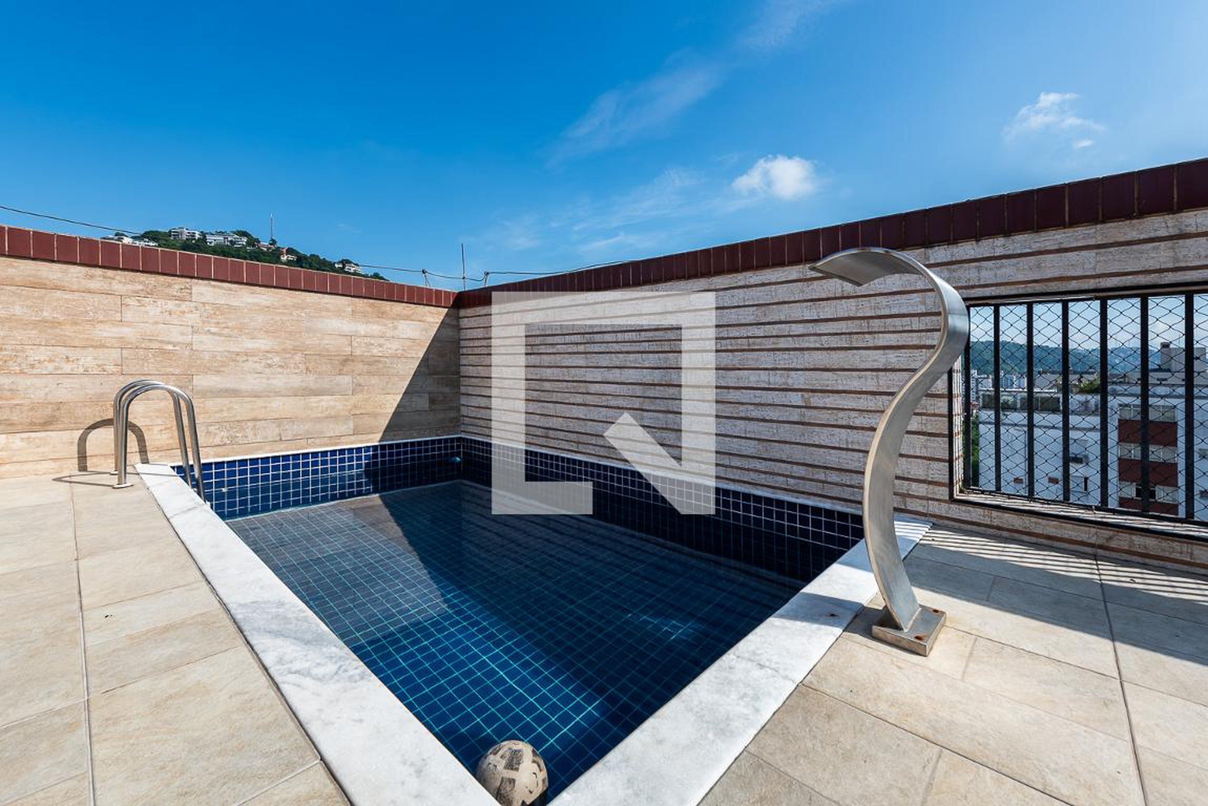 Piscina - Residencial Louvre