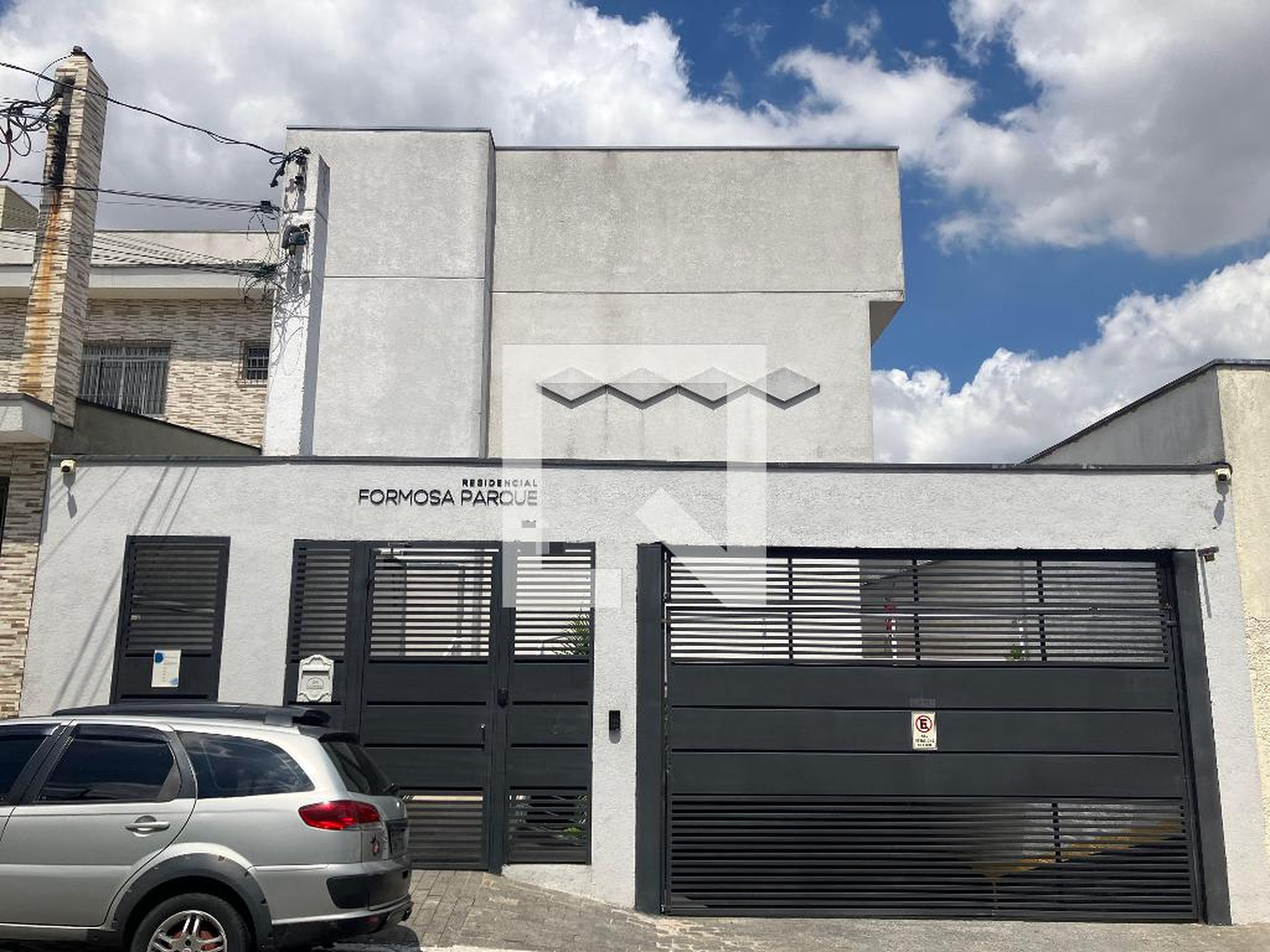 Fachada Condomínio em Rua Carlito, 684