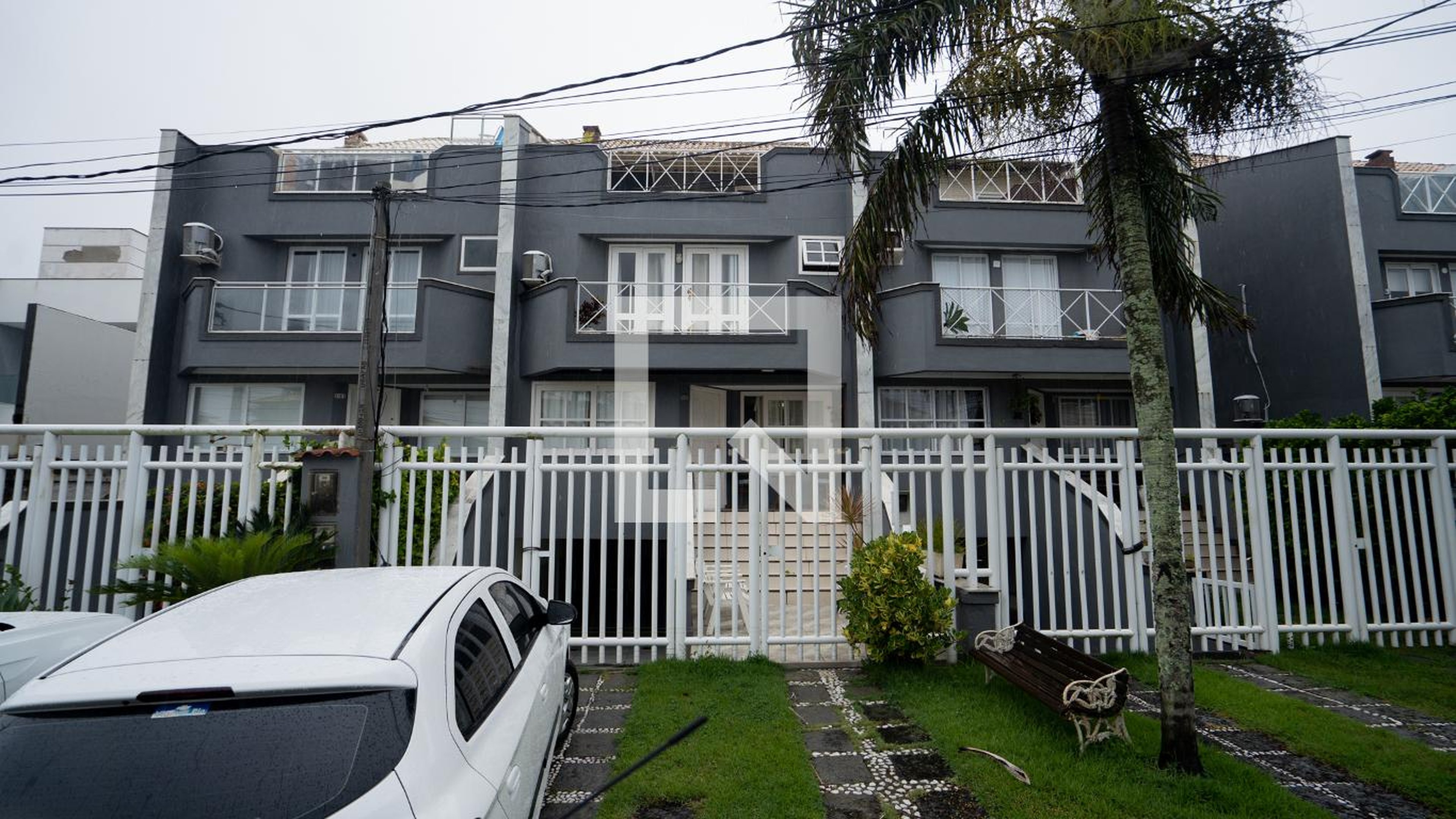 Fachada Condomínio em Rua Jayme Bittencourt, 580