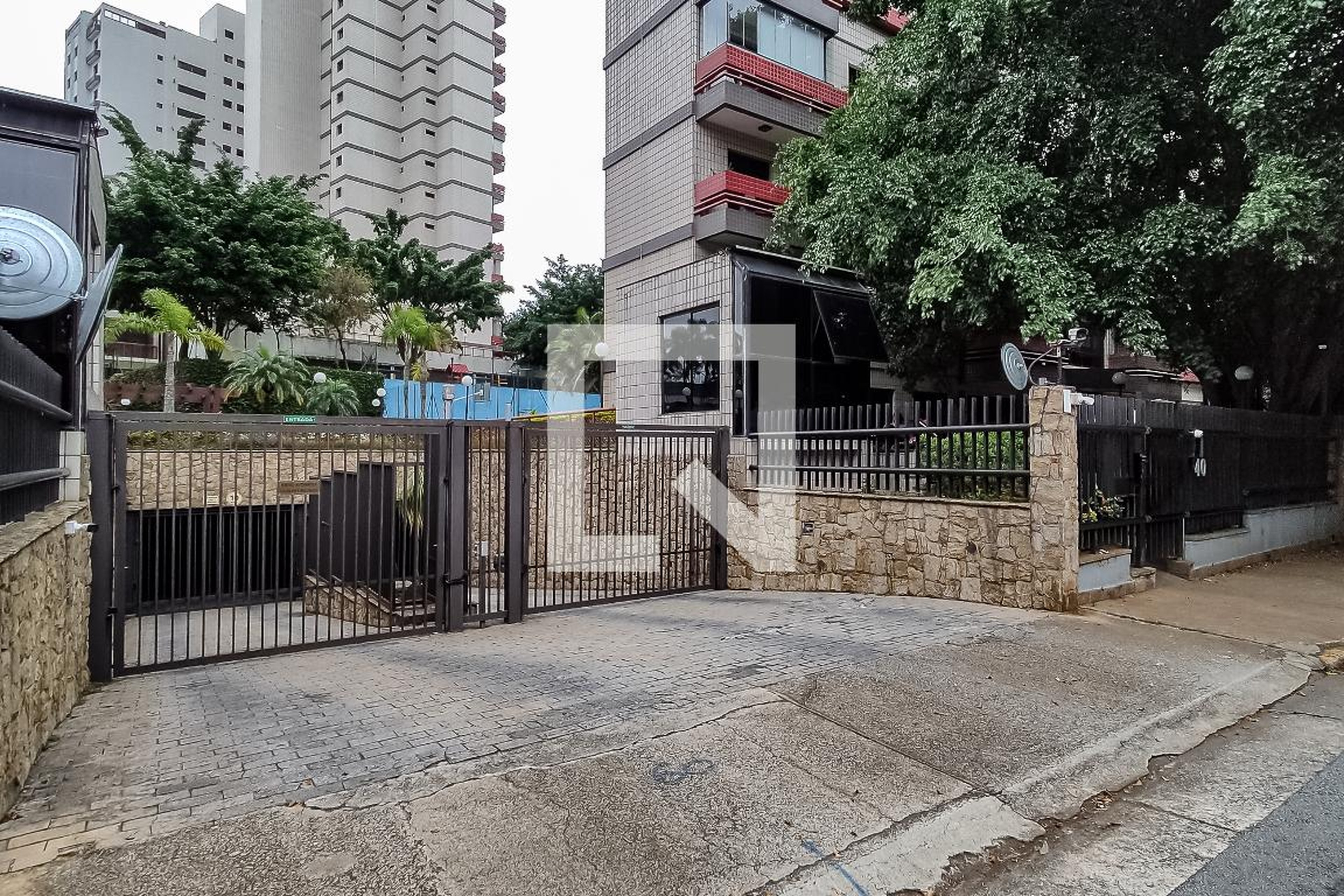 Fachada Condomínio em Rua do Boqueirão, 44