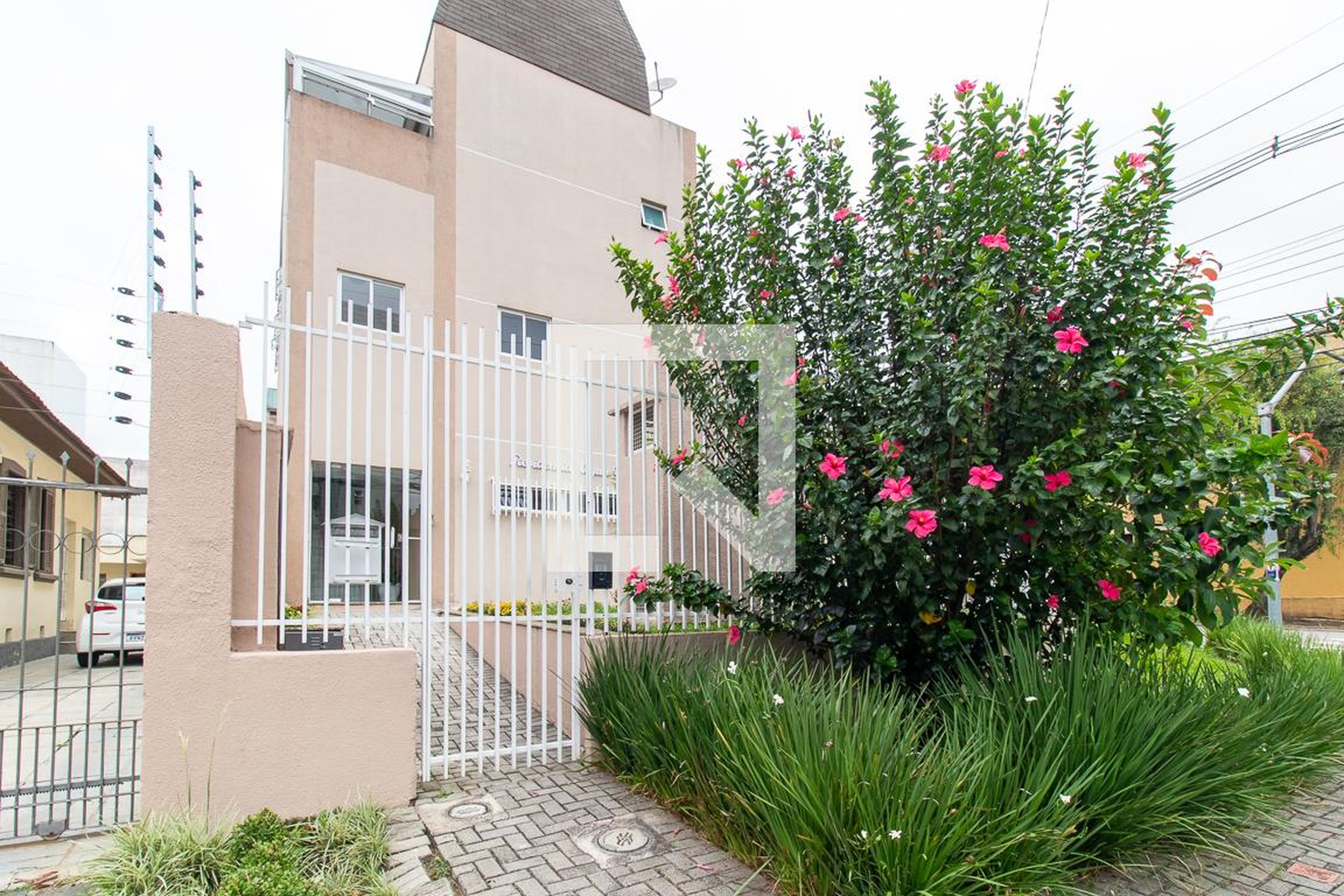 Fachada Condomínio em Rua Brasílio Itiberê, 3861