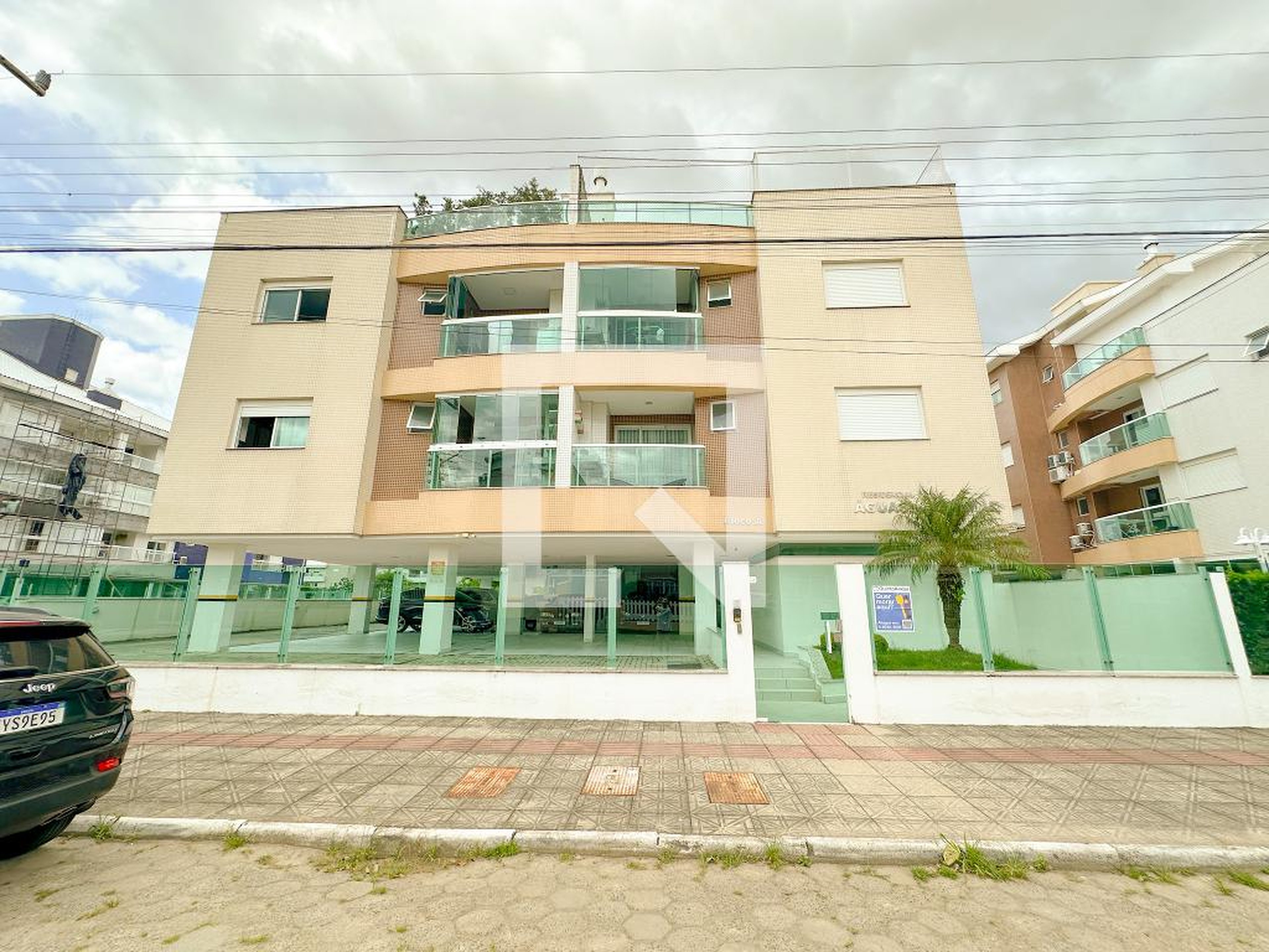 Fachada do Prédio Condomínio em Rua Brisamar, 138