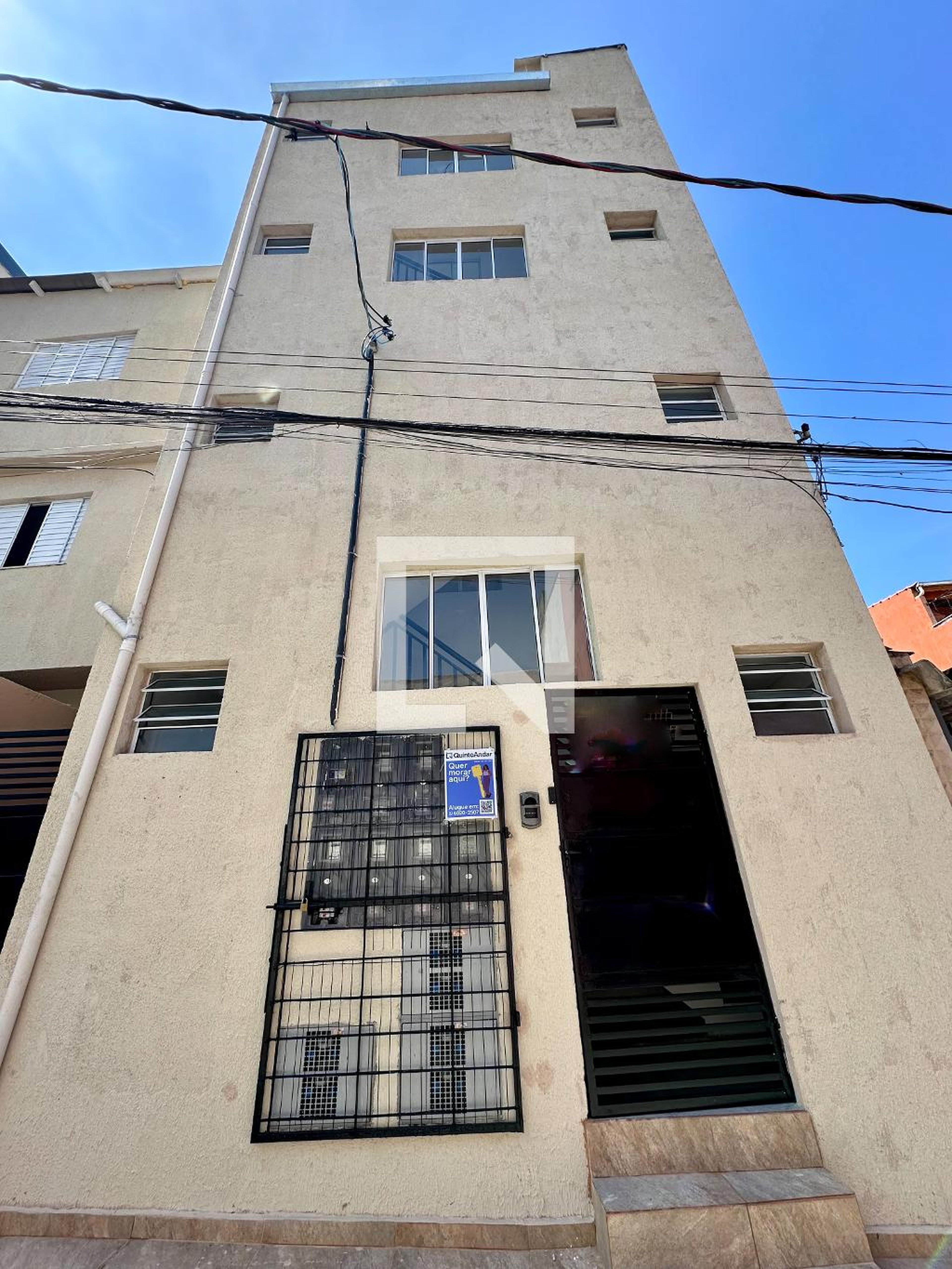 Fachada Condomínio em Rua Maria Conceição, 21