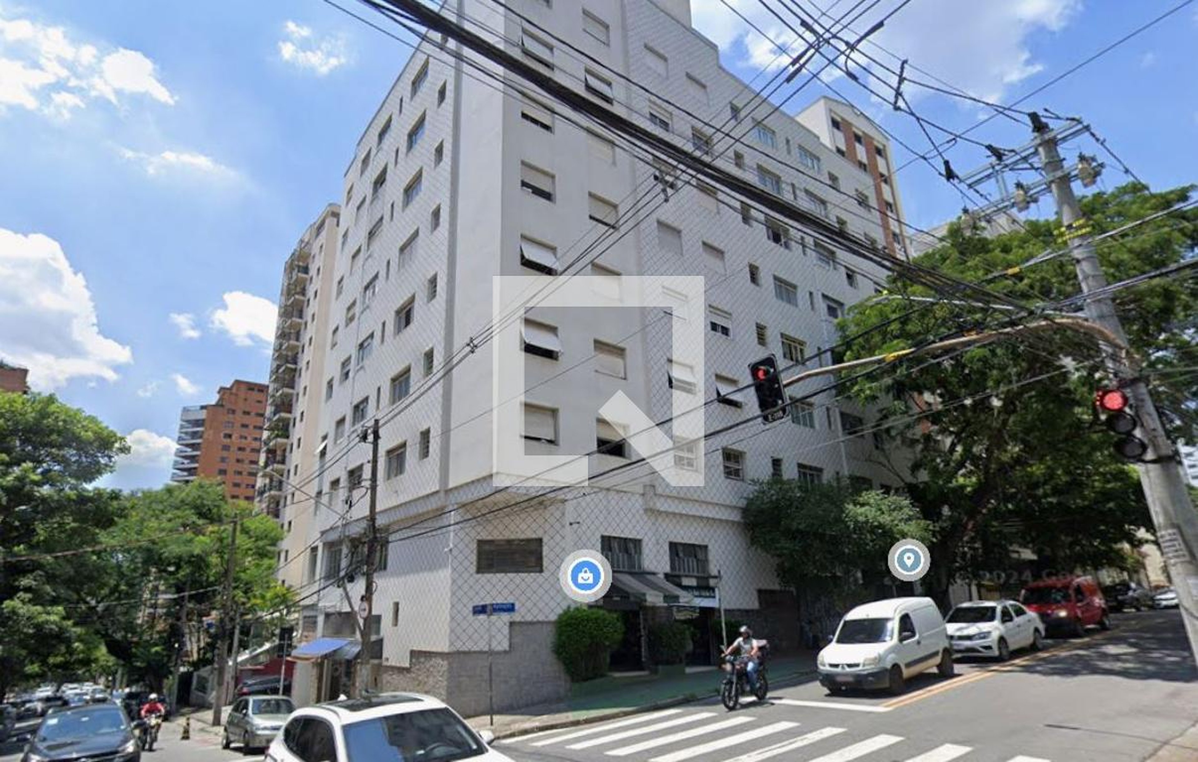 Fachada do Prédio Edificio Apinages