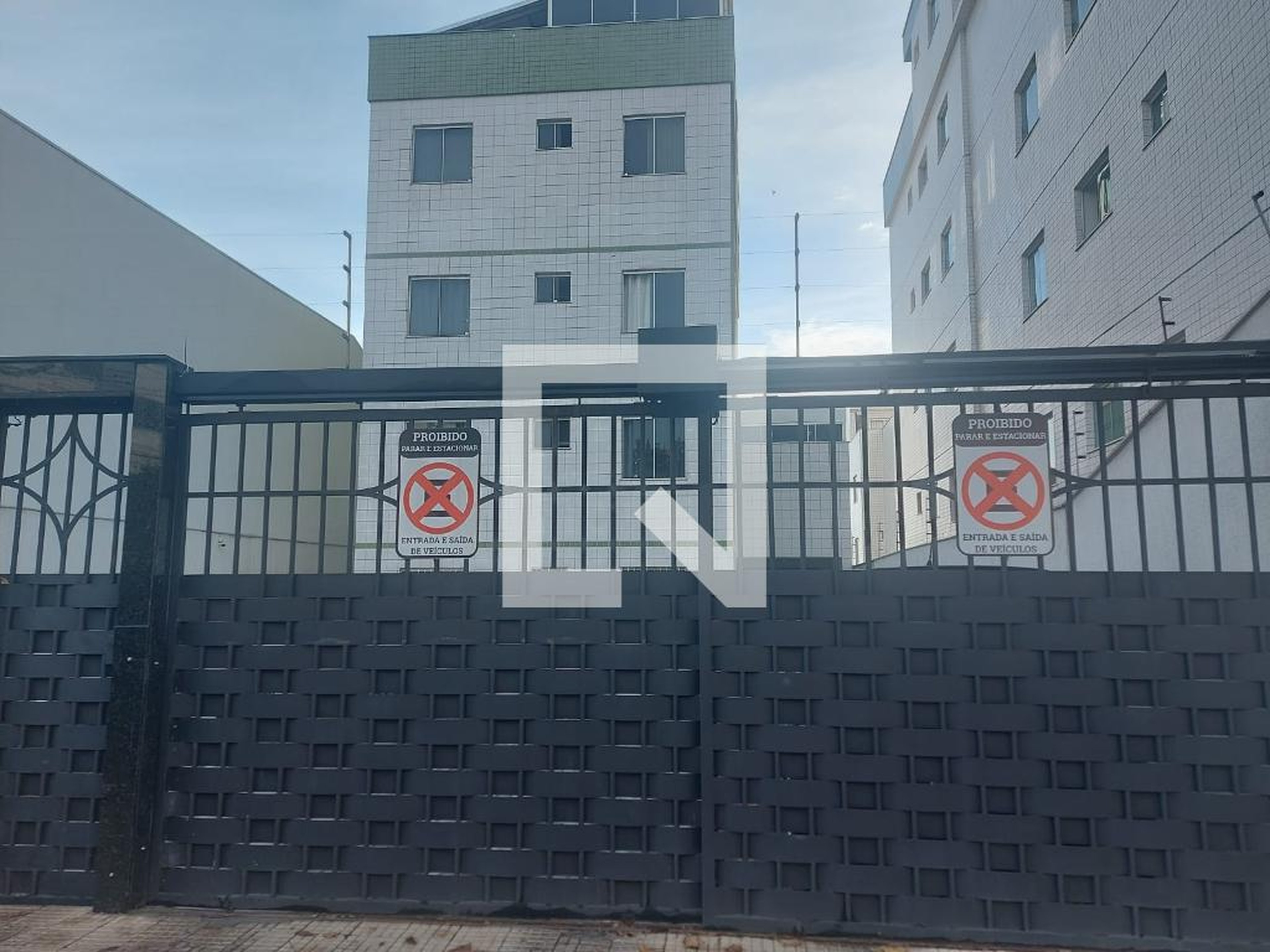 Fachada Condomínio em Alameda dos Sabiás, 680