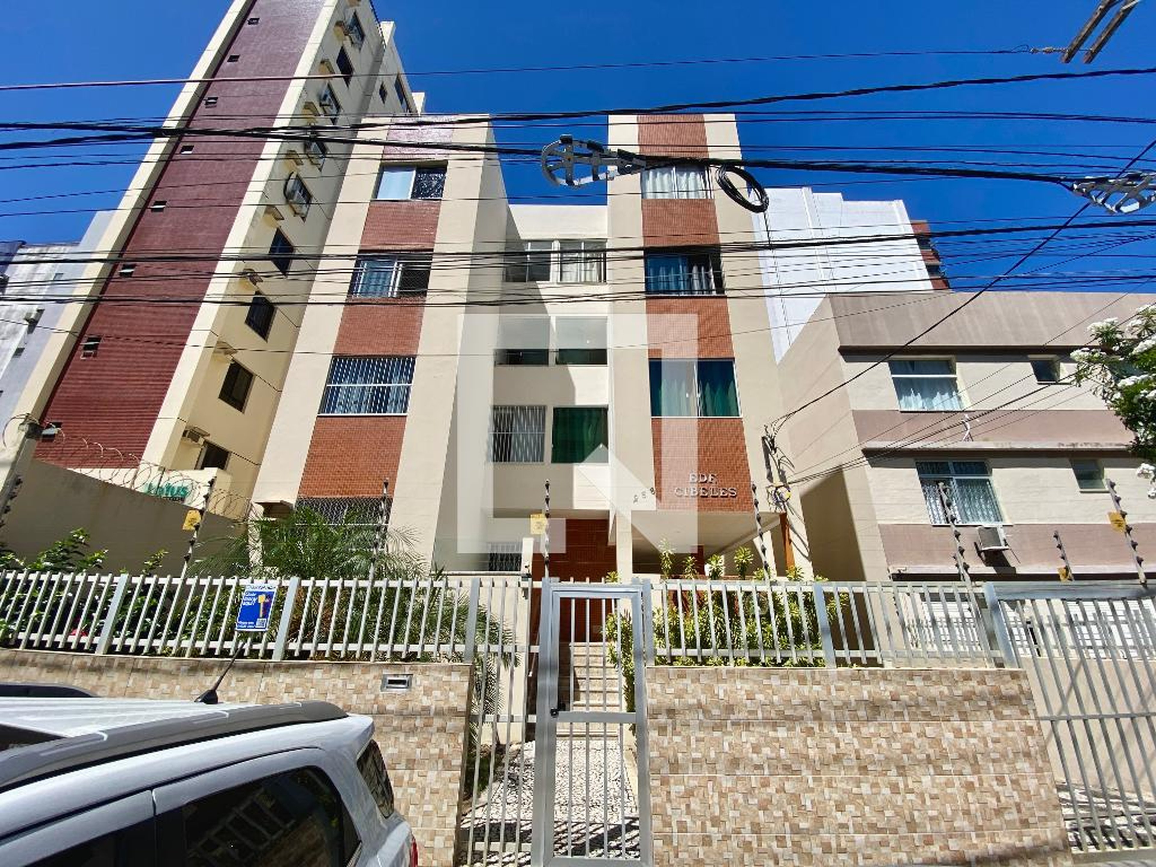 Fachada Condomínio em Rua Mato Grosso, 266