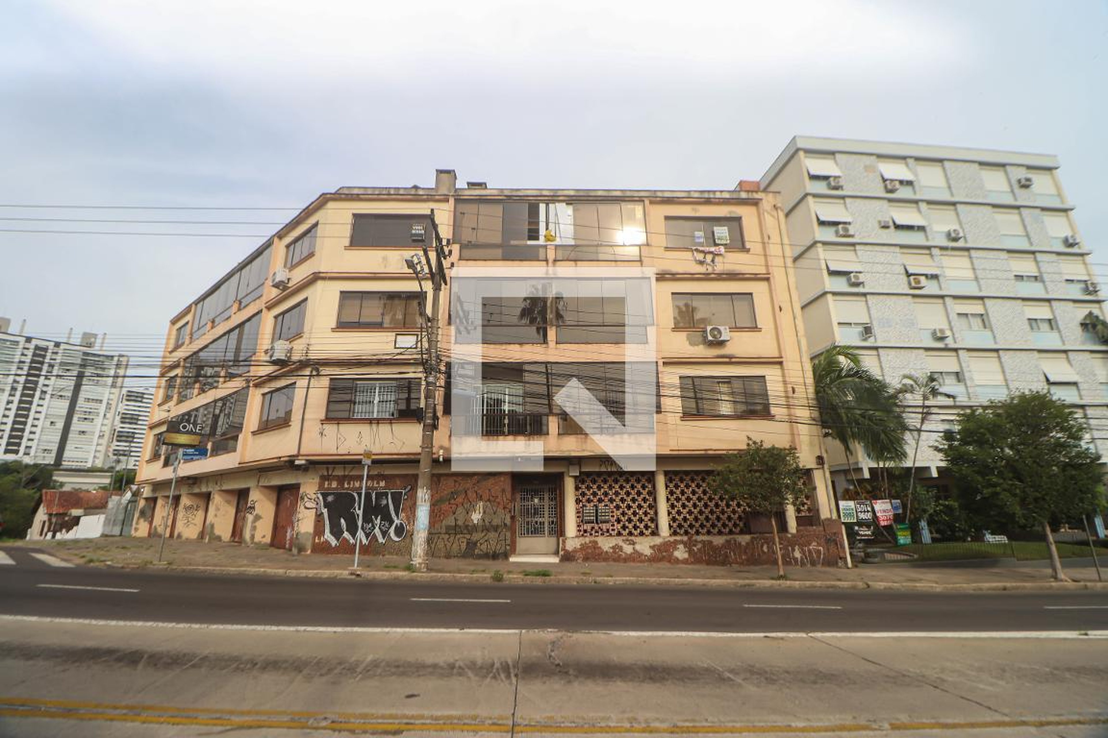 Fachada Condomínio em Avenida Protásio Alves, 3377