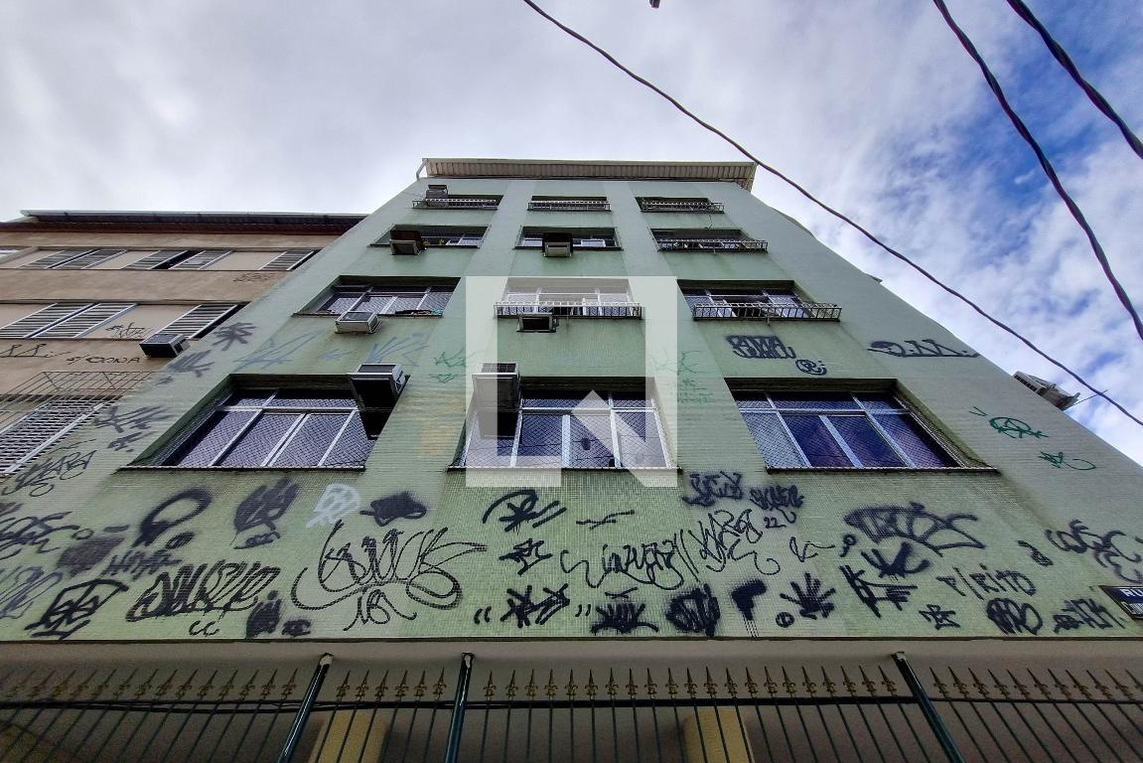 Fachada Condomínio em Rua Conde de Bonfim, 1138