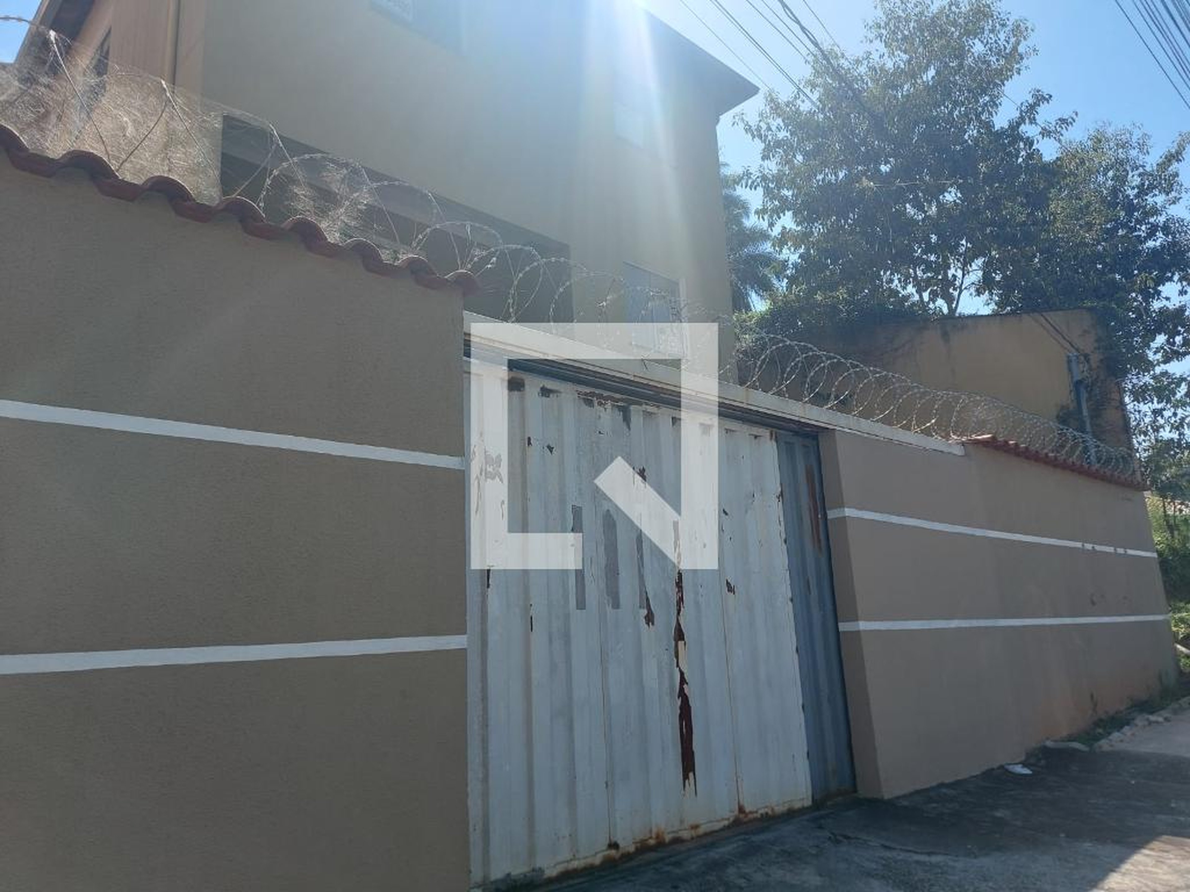 Fachada Condomínio em Rua Coqueirais, 98