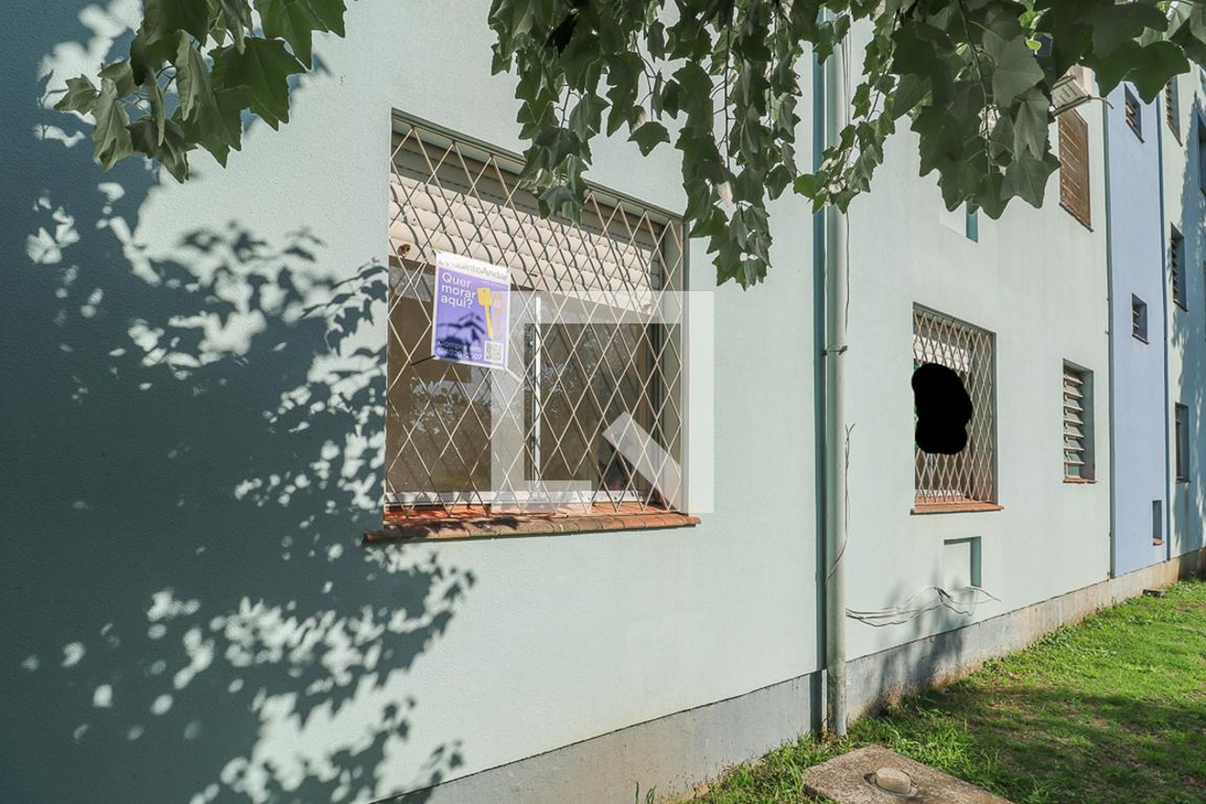 Fachada Condomínio em Rua Eva Laci Camargo Martins, 75