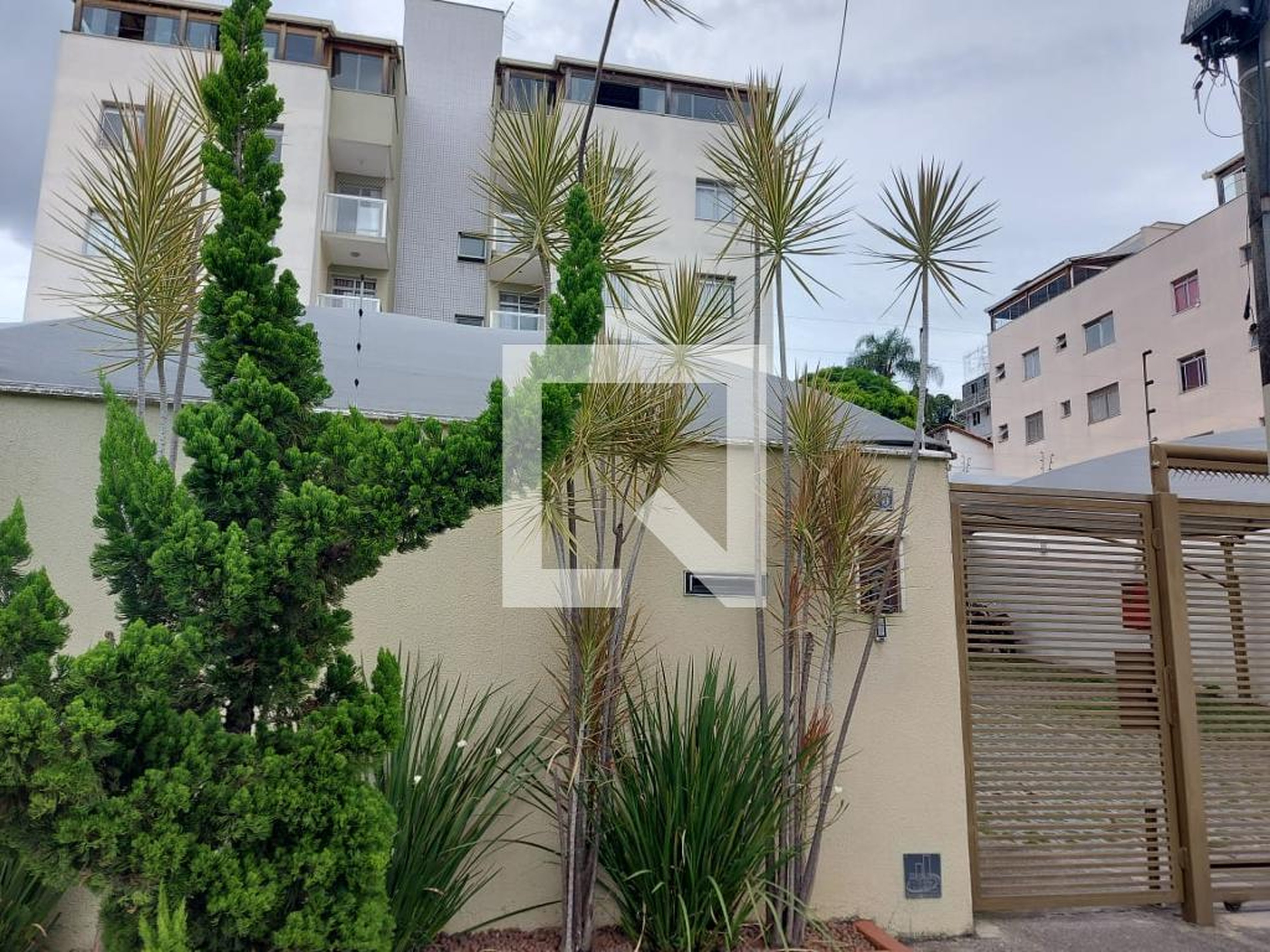 Fachada Condomínio em Rua Montes Claros, 645