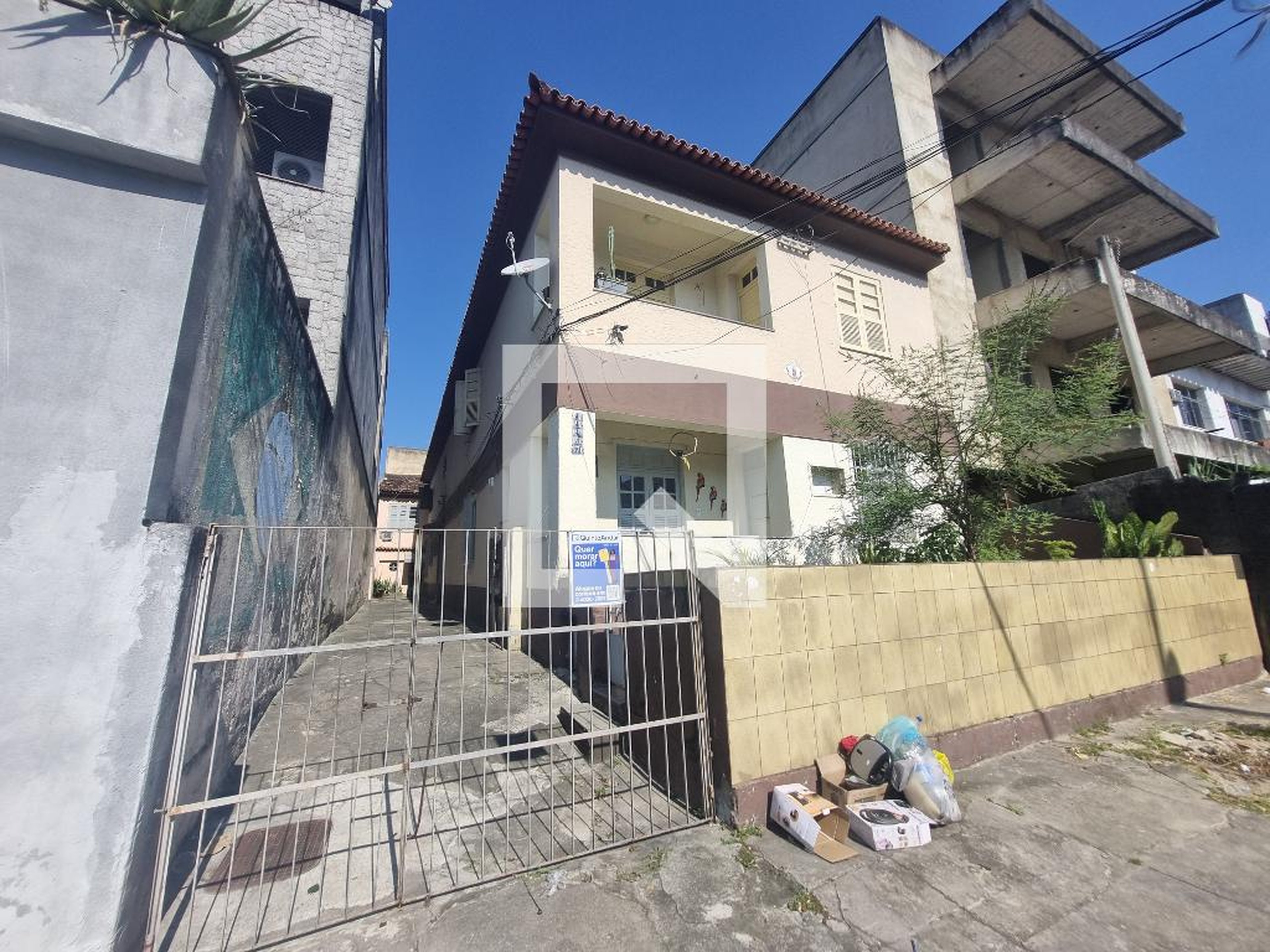 Fachada Condomínio em Rua Pascal, 676