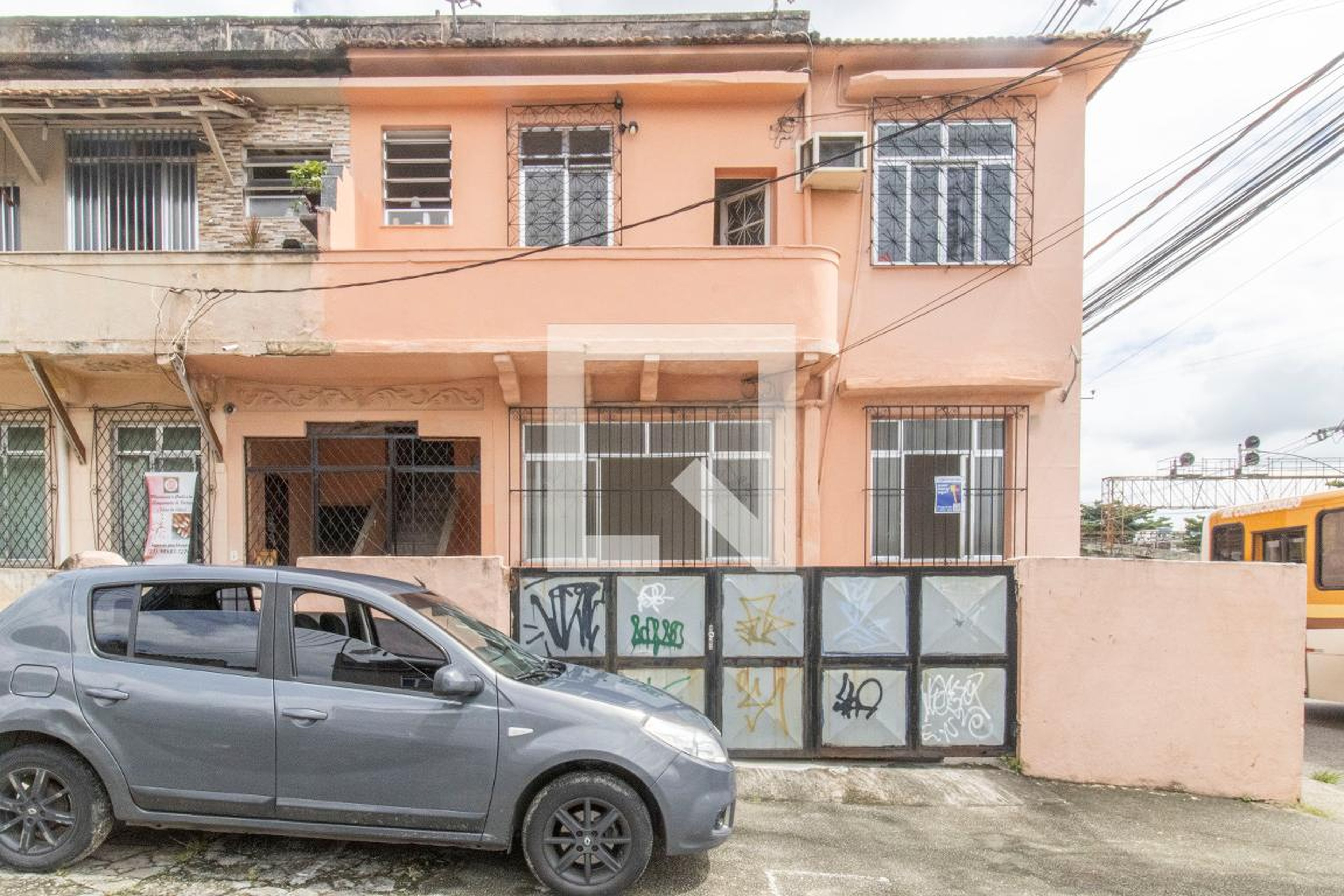 Fachada Condomínio em Rua Eça de Queiros, 04