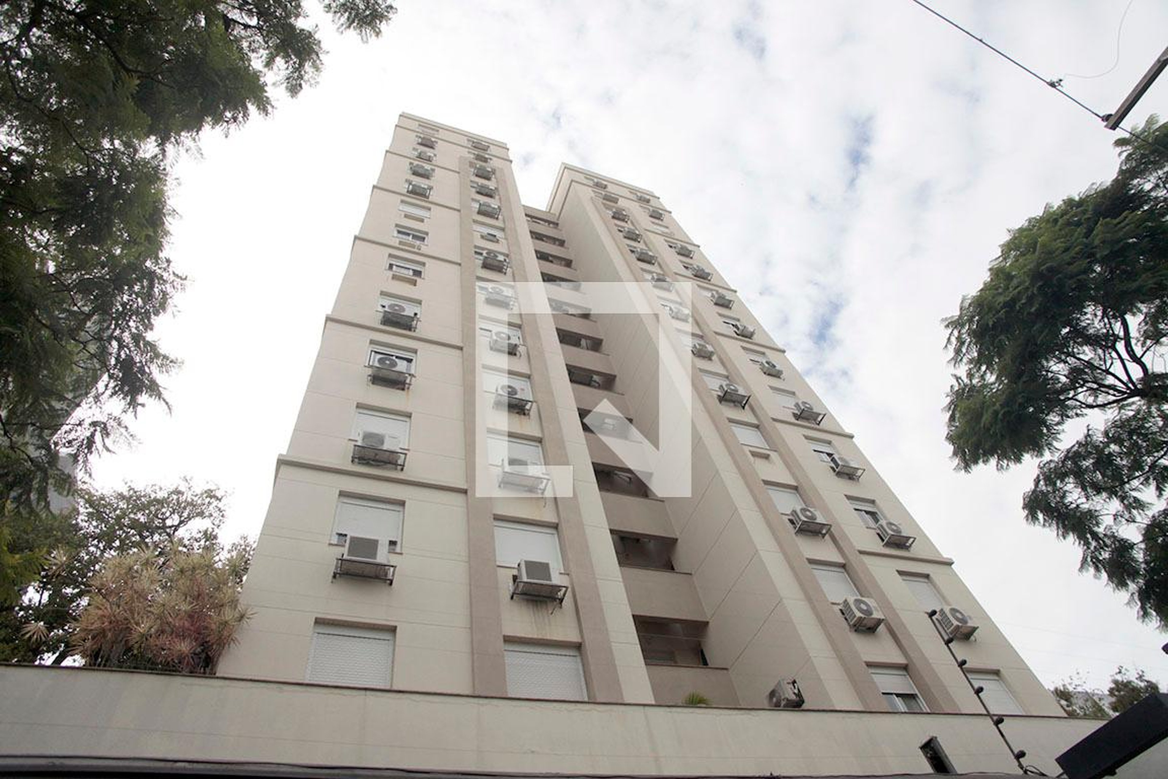 Fachada Condomínio Confraria 242