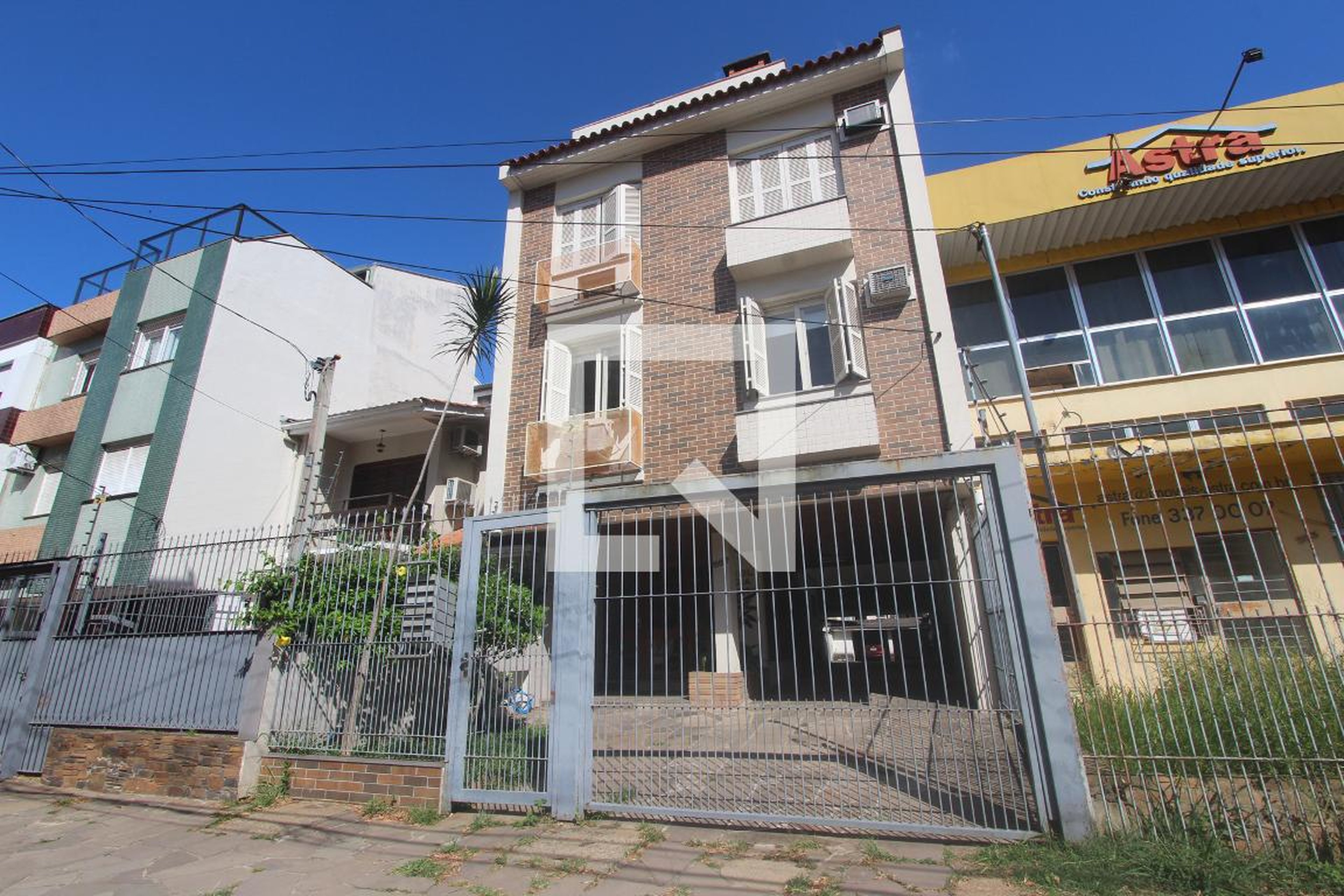 Fachada Condomínio em Rua Coronel Feijó, 557